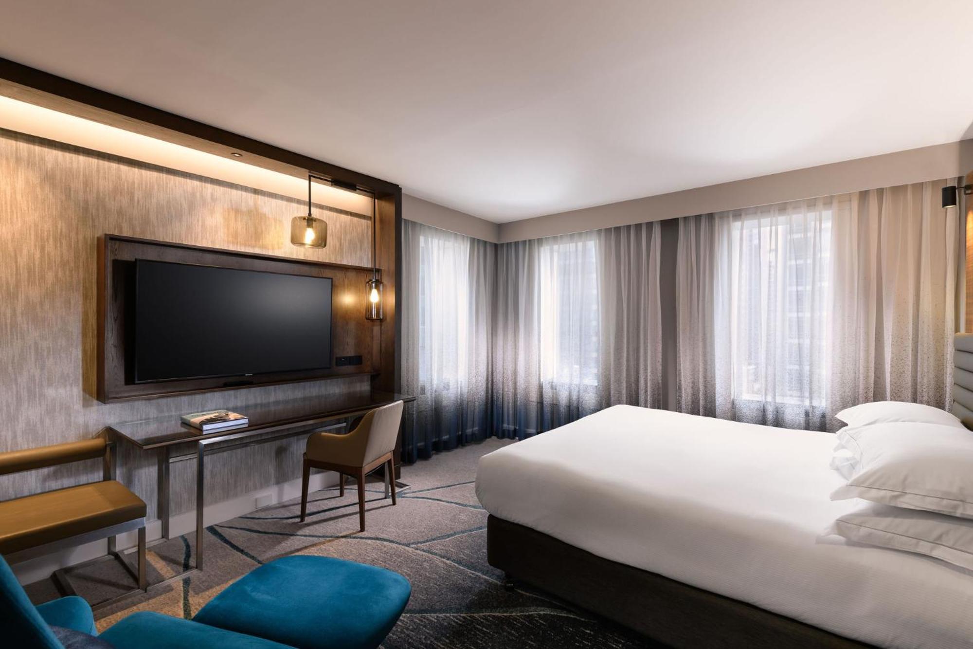 Corner King Room