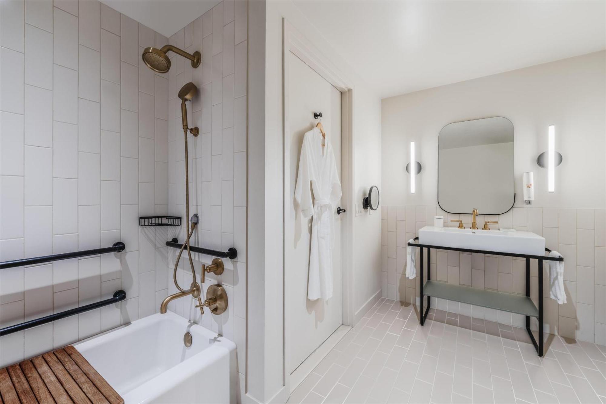 King Room Mobility Access