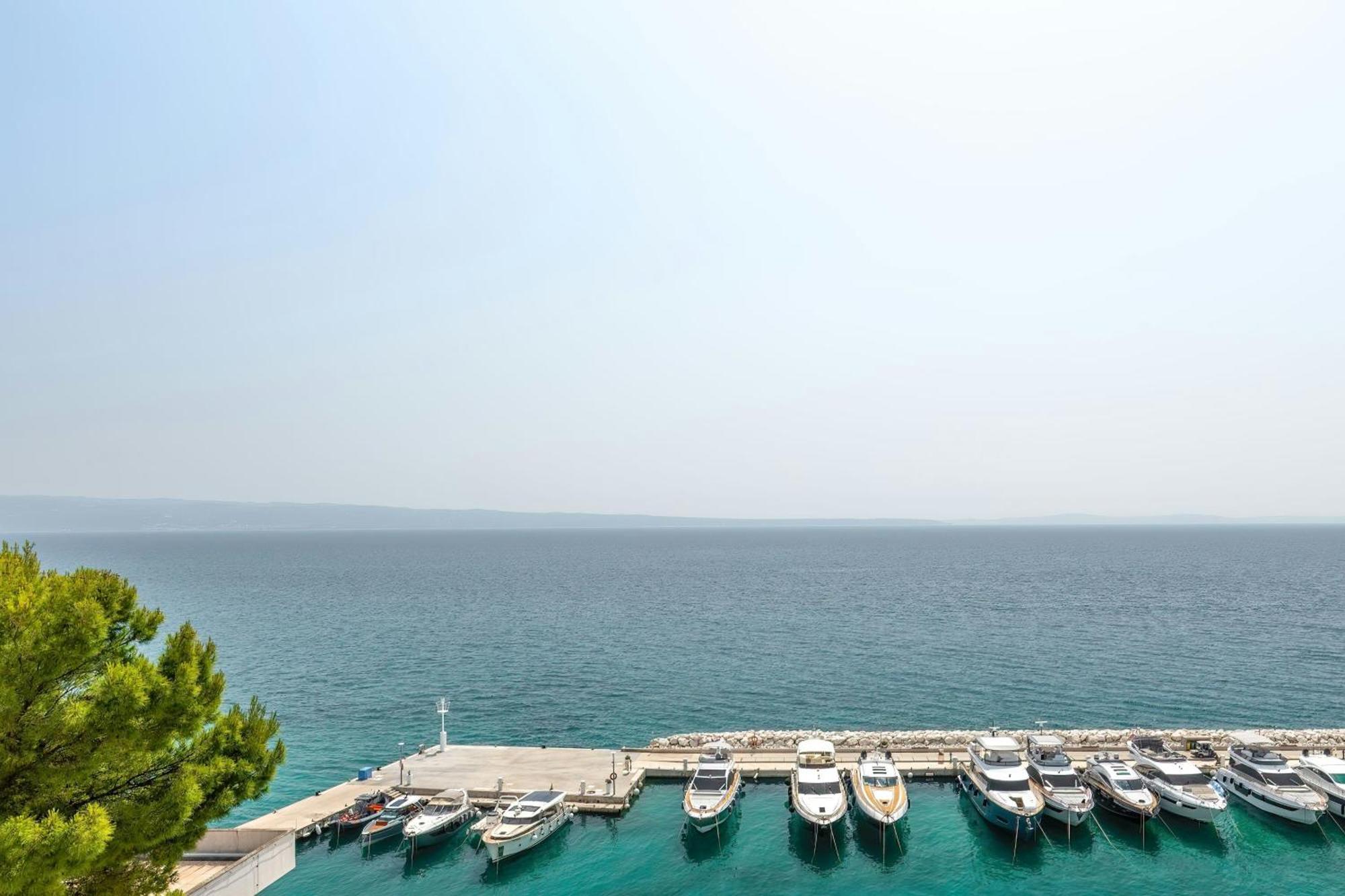 Elegant Room King bed Sea View