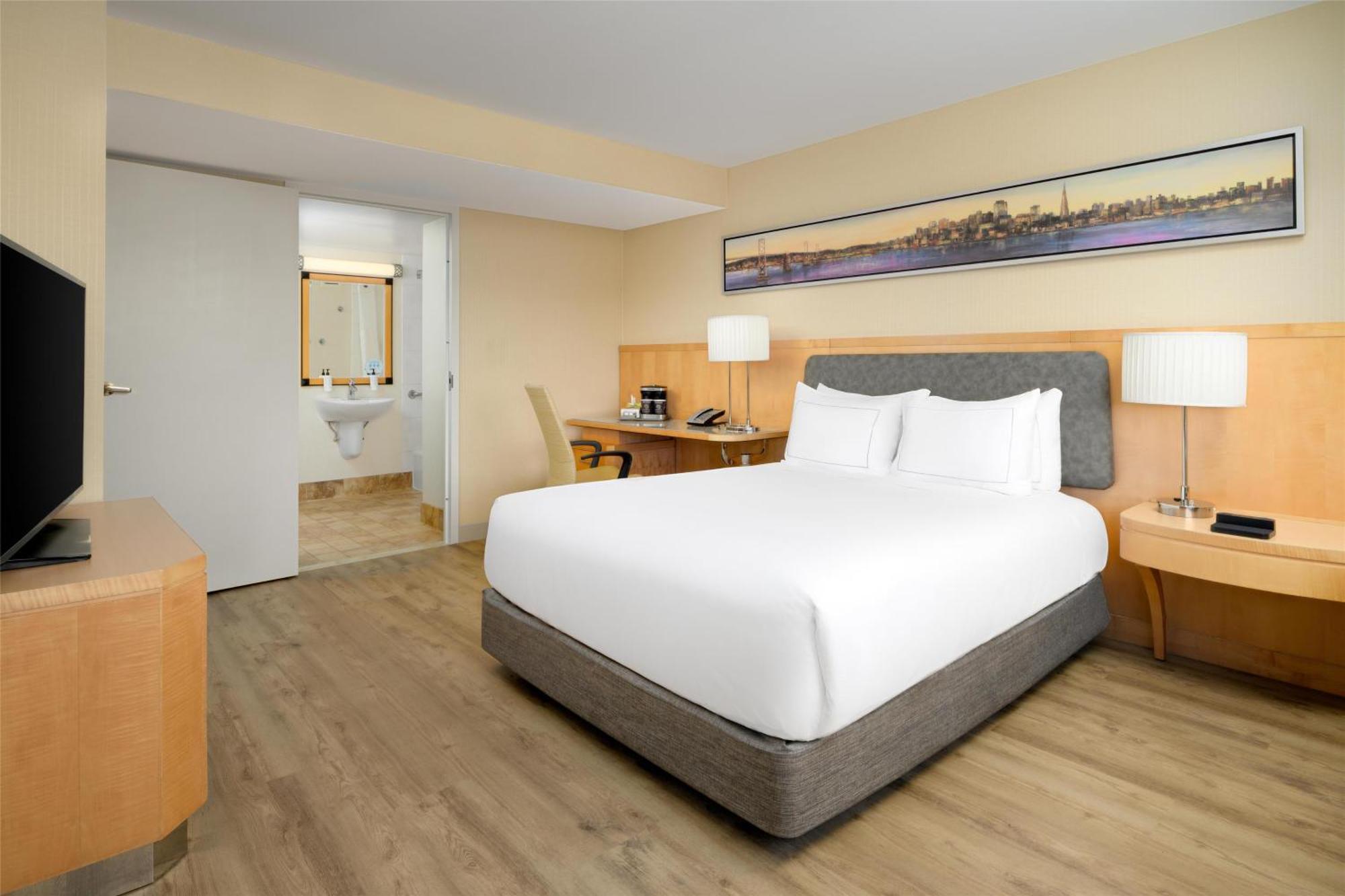 Deluxe Queen Room Disability Access