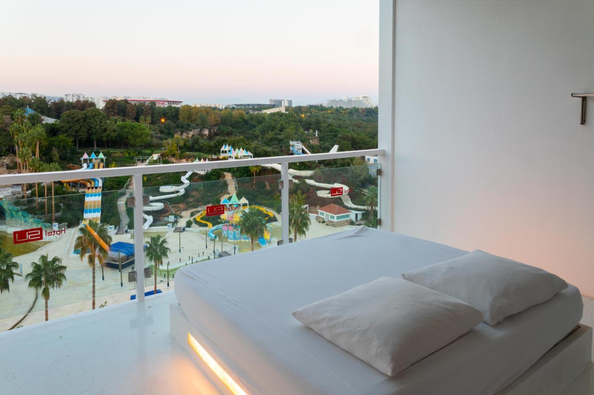 Deluxe Room Land View