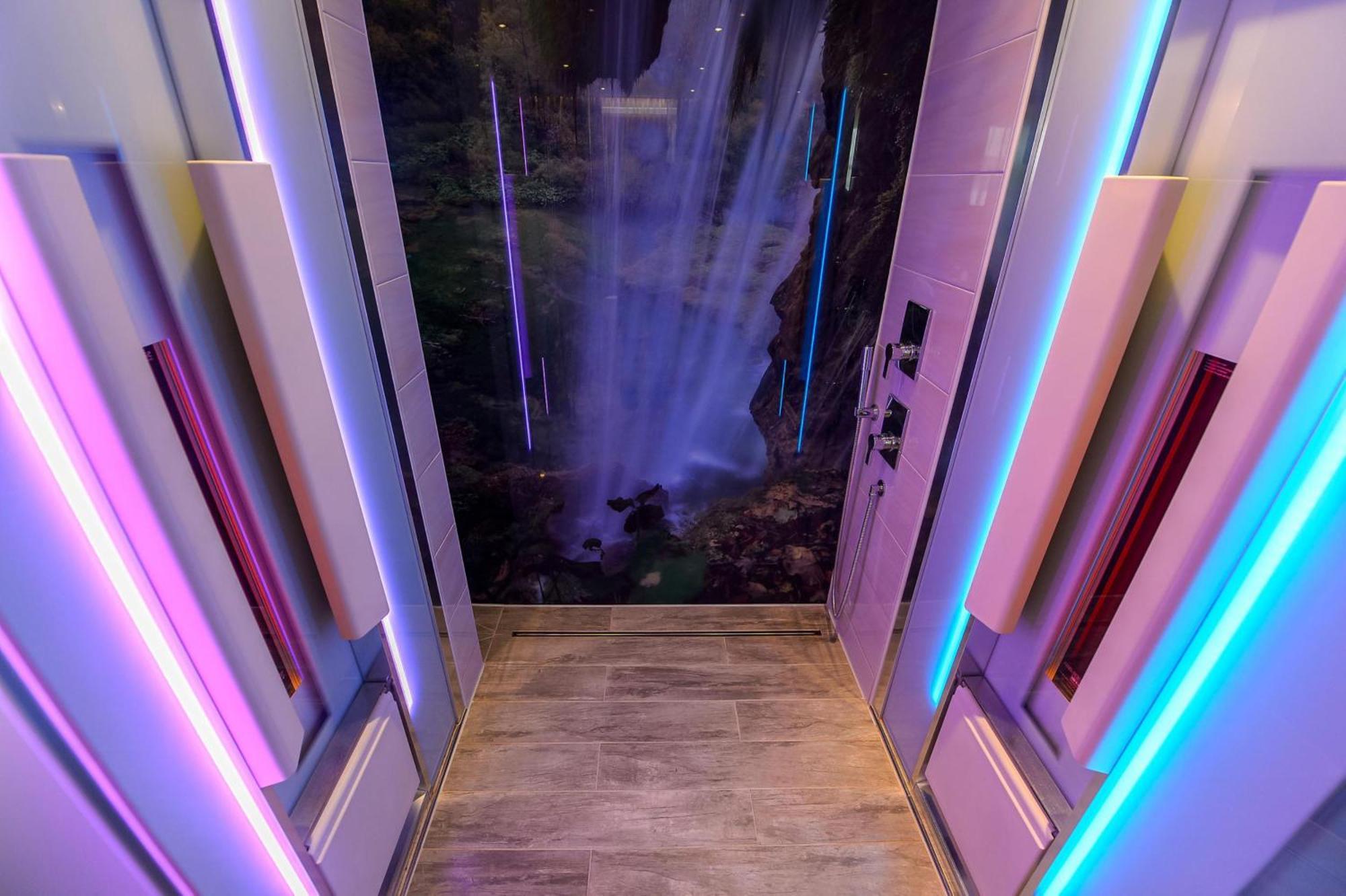 Luxury Suite Infrared Cabin