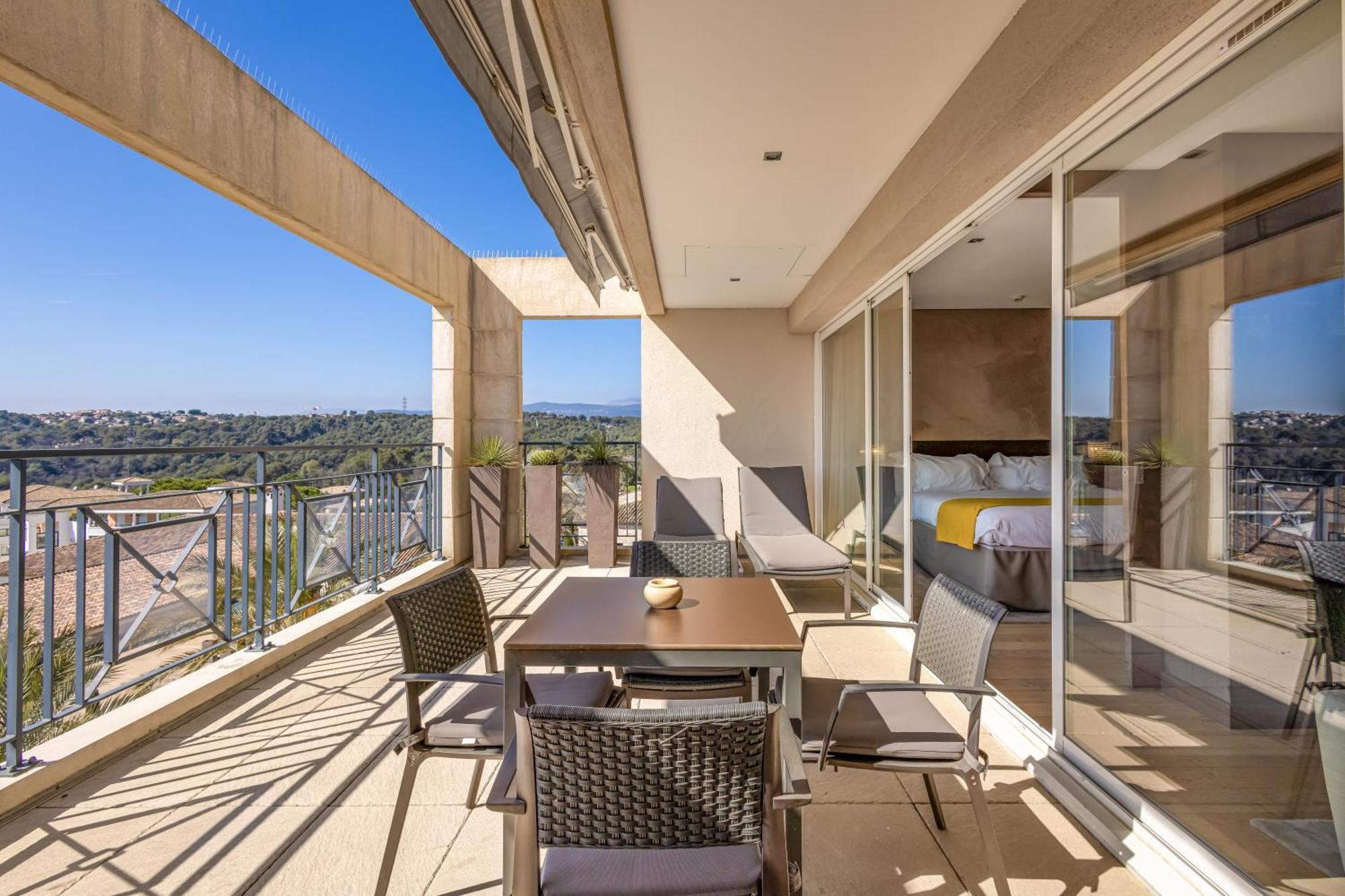 Top Floor Prestige Suite
