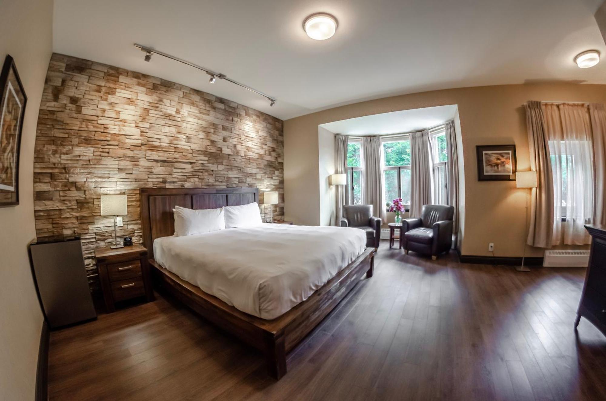 Superior King Room,1697047215:JPEG