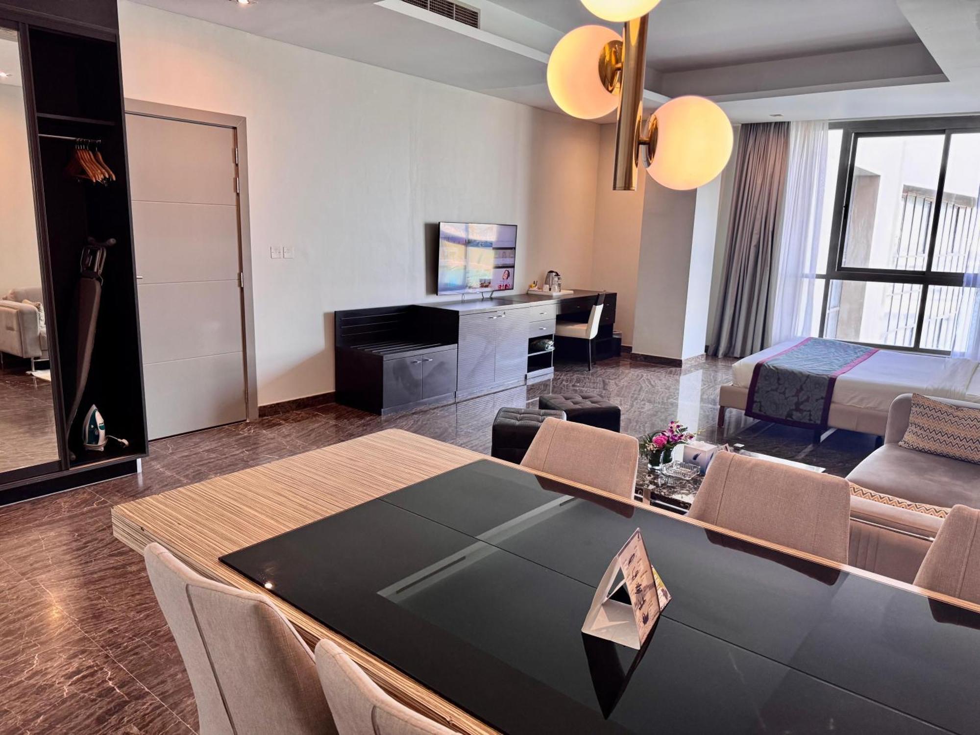 Studio with Sea View,1697842040:JPEG