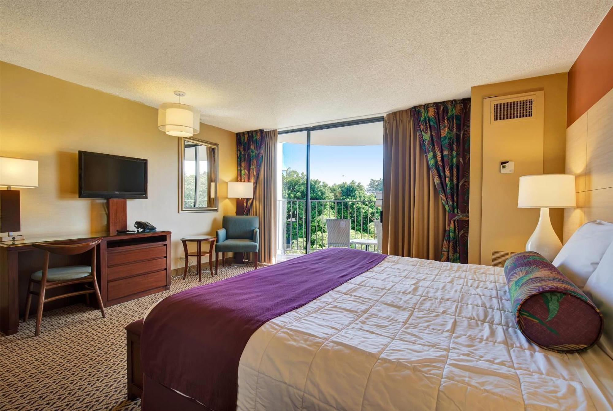 King Room Roll Shower Banyan View Mobility or Hearing Access Non-Smoking,1697853642:JPEG