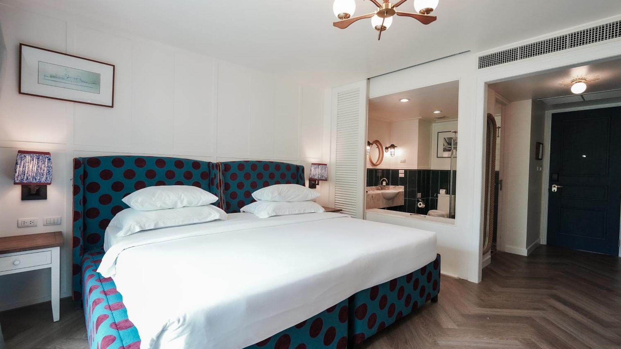 Deluxe Roomy