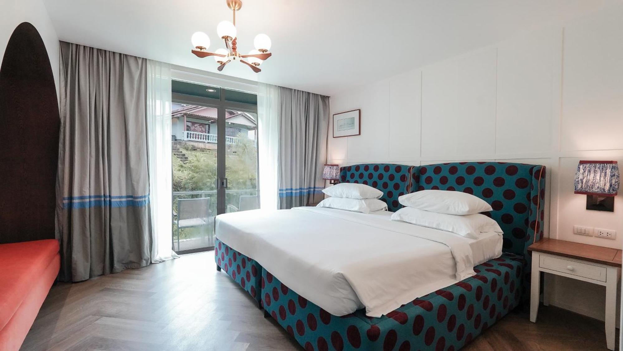 Deluxe Roomy