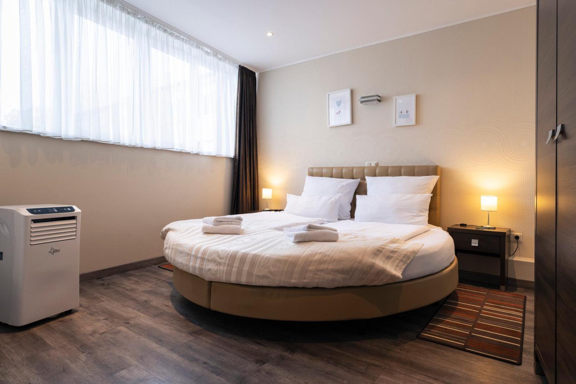 Junior Suite with Bath Tub,1697961705:JPEG