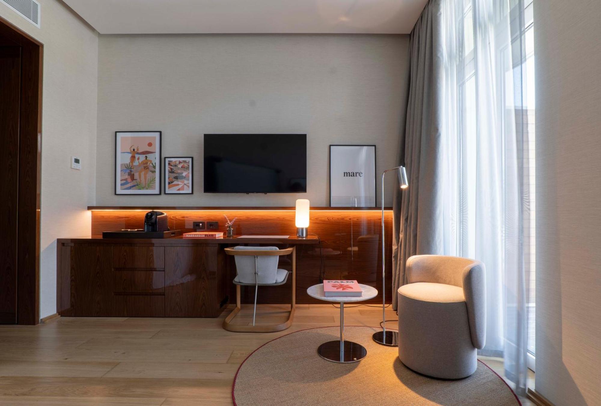 Deluxe Room,1697978330:JPEG