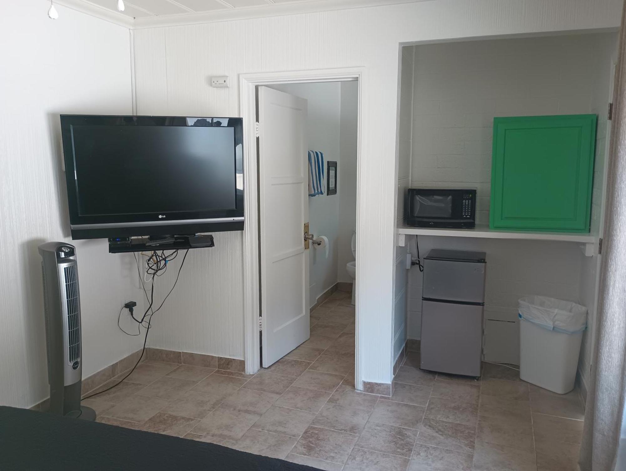 Queen Kitchenette