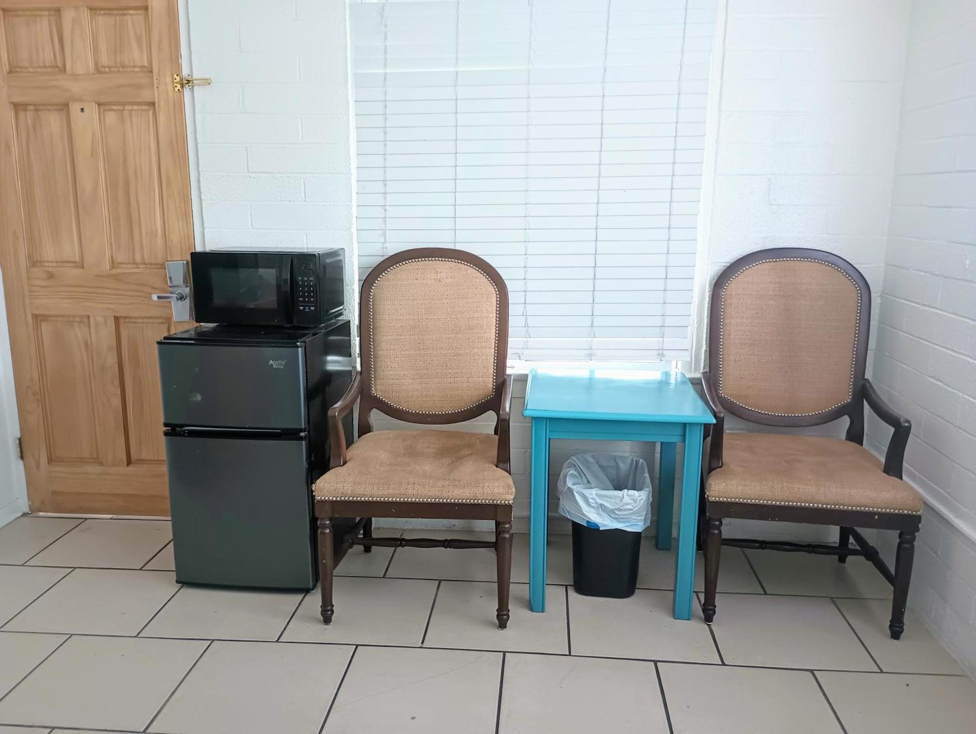 Queen Kitchenette