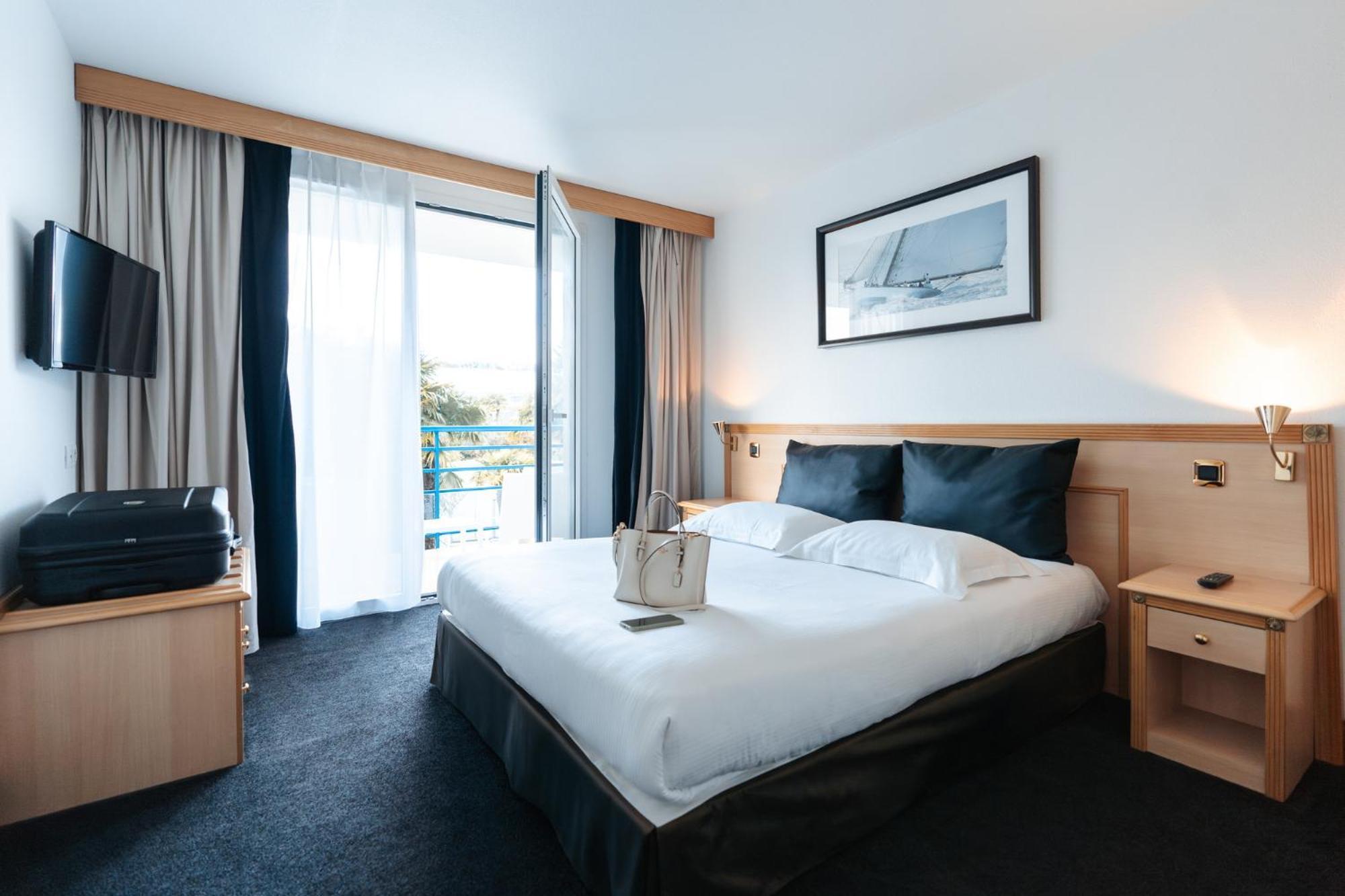 Standing Suite,1698849518:JPEG