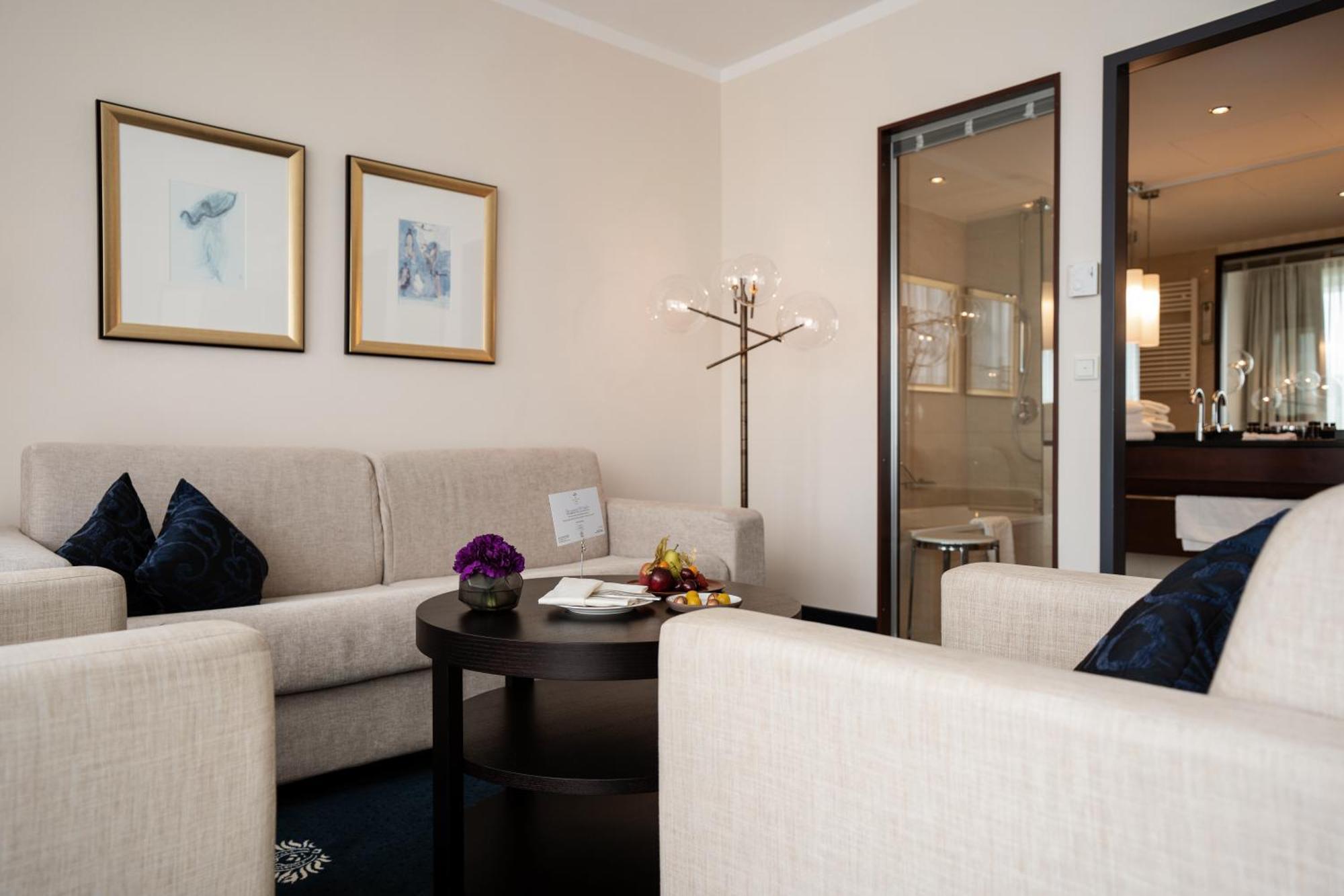 Deluxe Suite