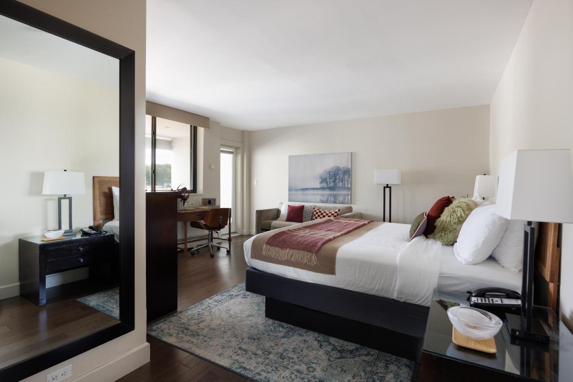 Suite Balcony,1698858418:JPEG