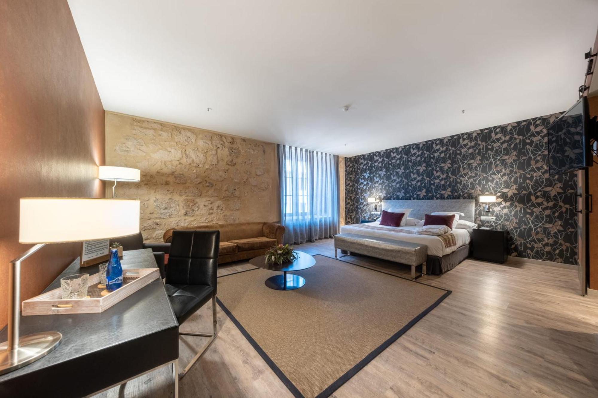 Cloister Junior Suite