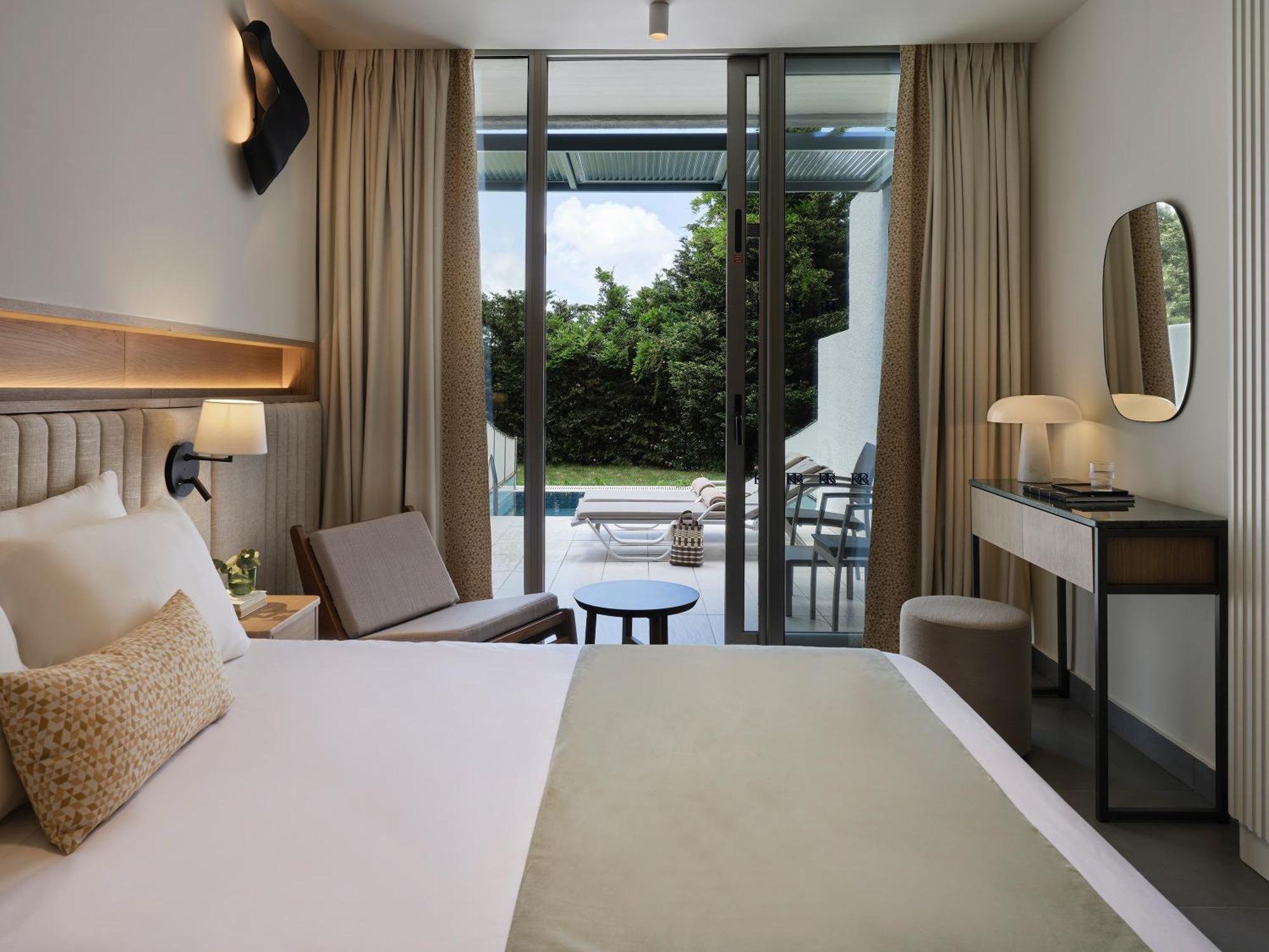 Doppelzimmer mit Gartenblick und eigenem Pool - Hauptgebäude
