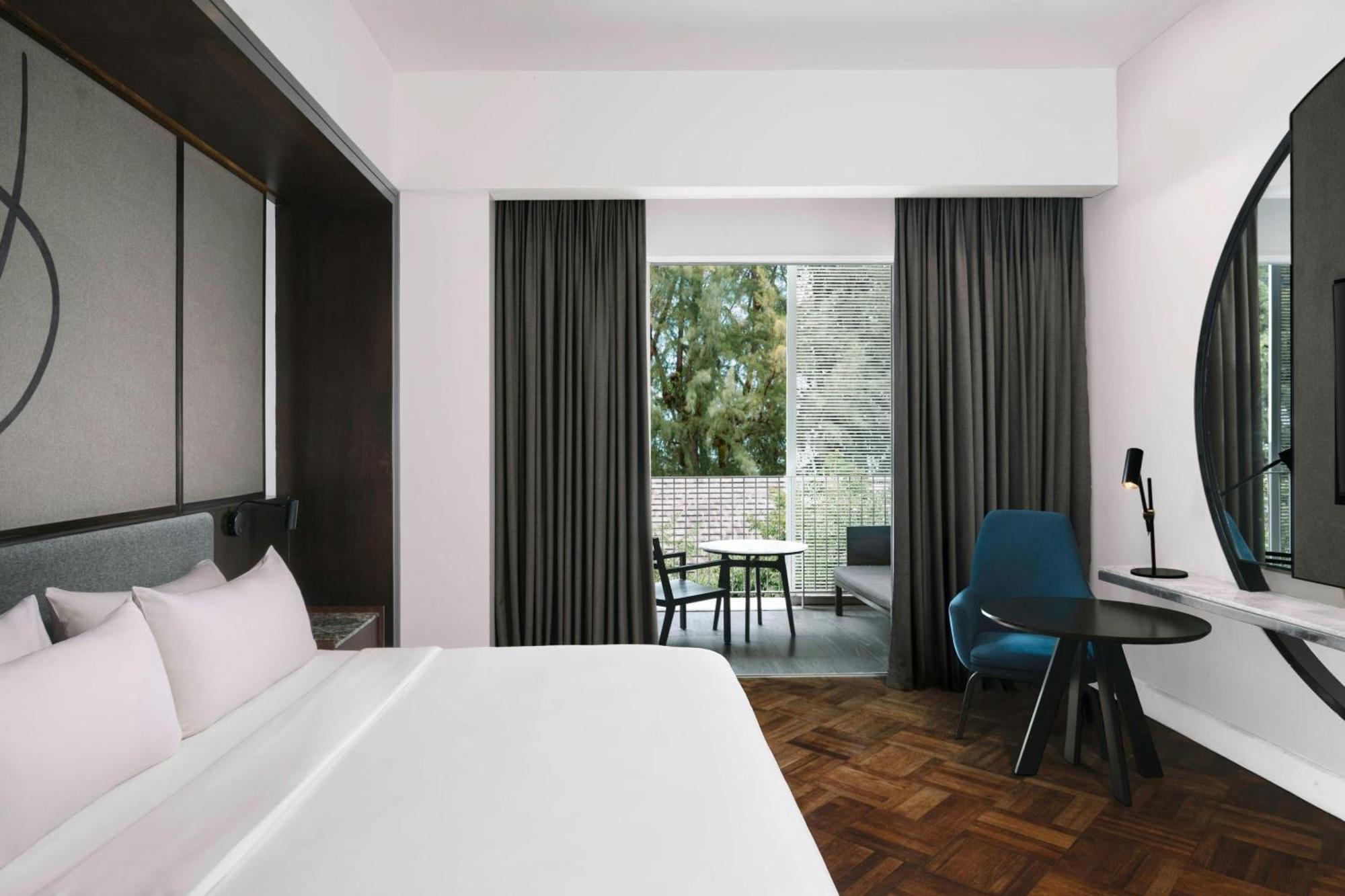 Deluxe King Room Balcony