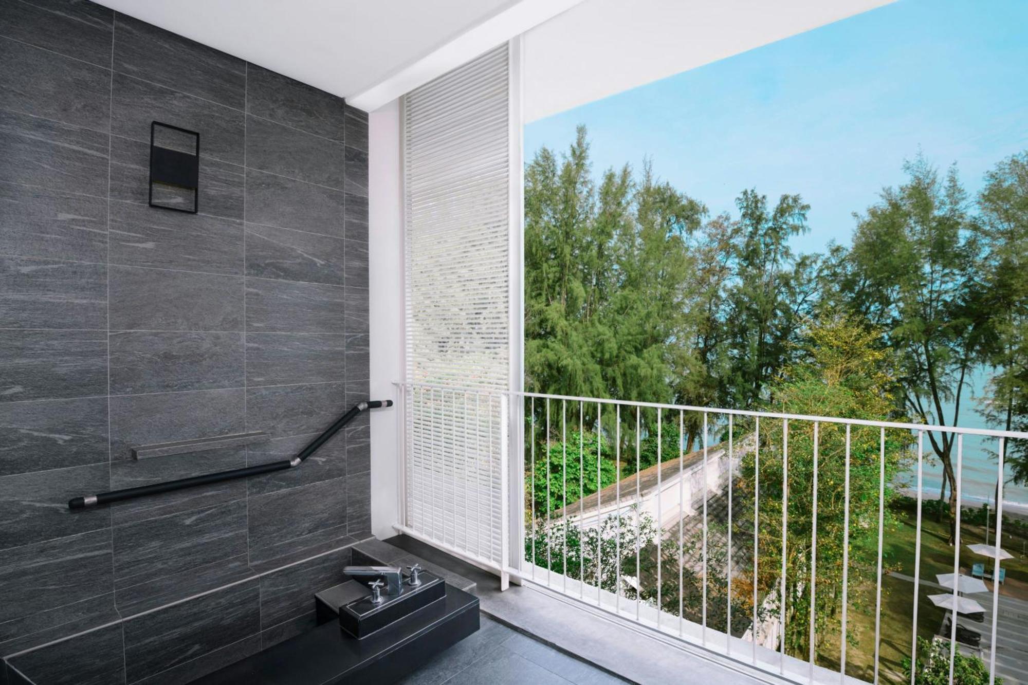 Deluxe King Room Balcony