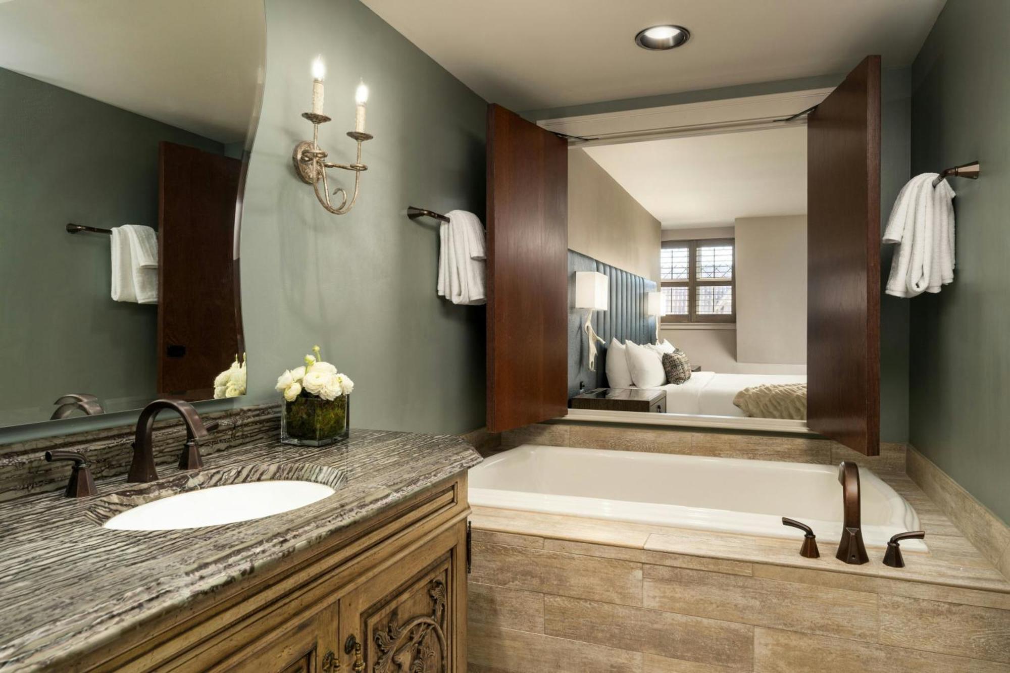 King Room - Manor House,1698908131:JPEG