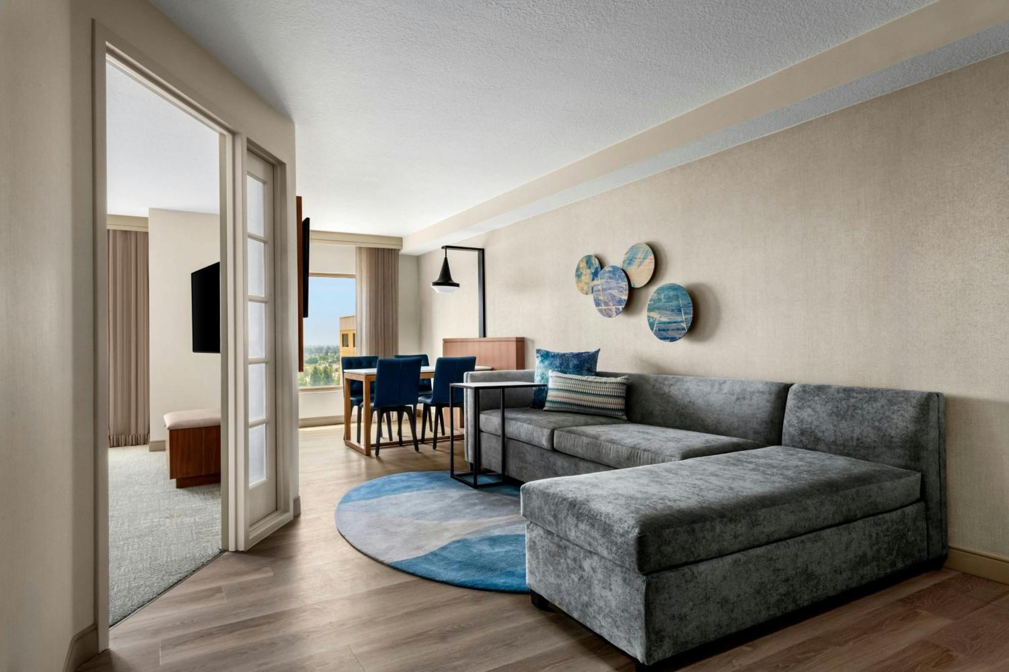 Executive One-Bedroom Double Suite,1698913595:JPEG