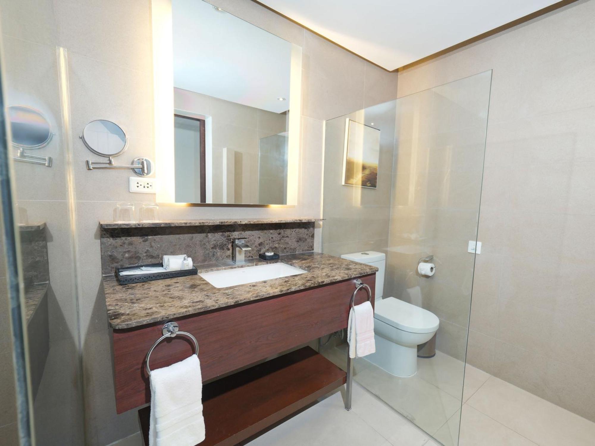 Executive Suite King Tower 2