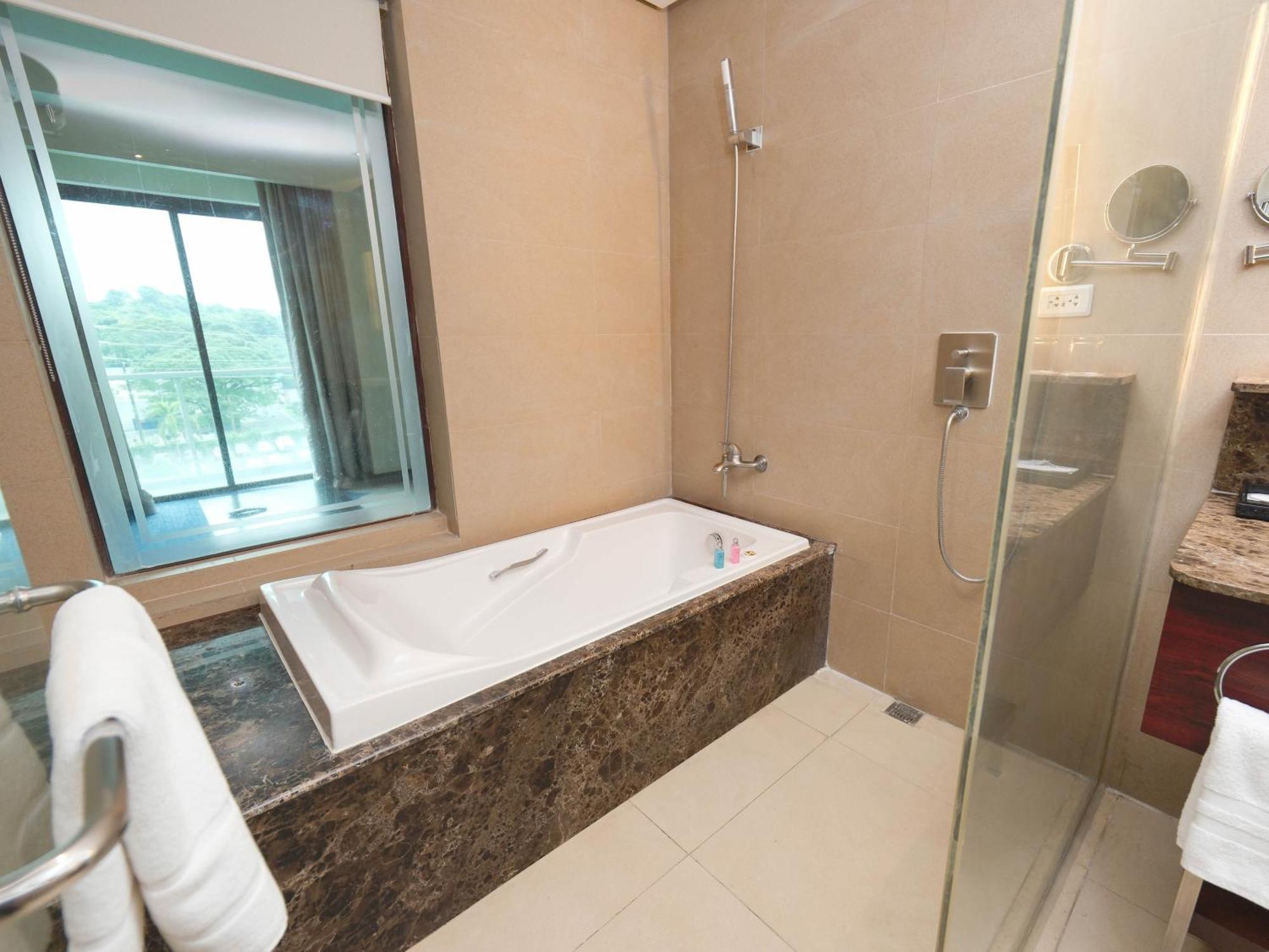 Executive Suite King Tower 2