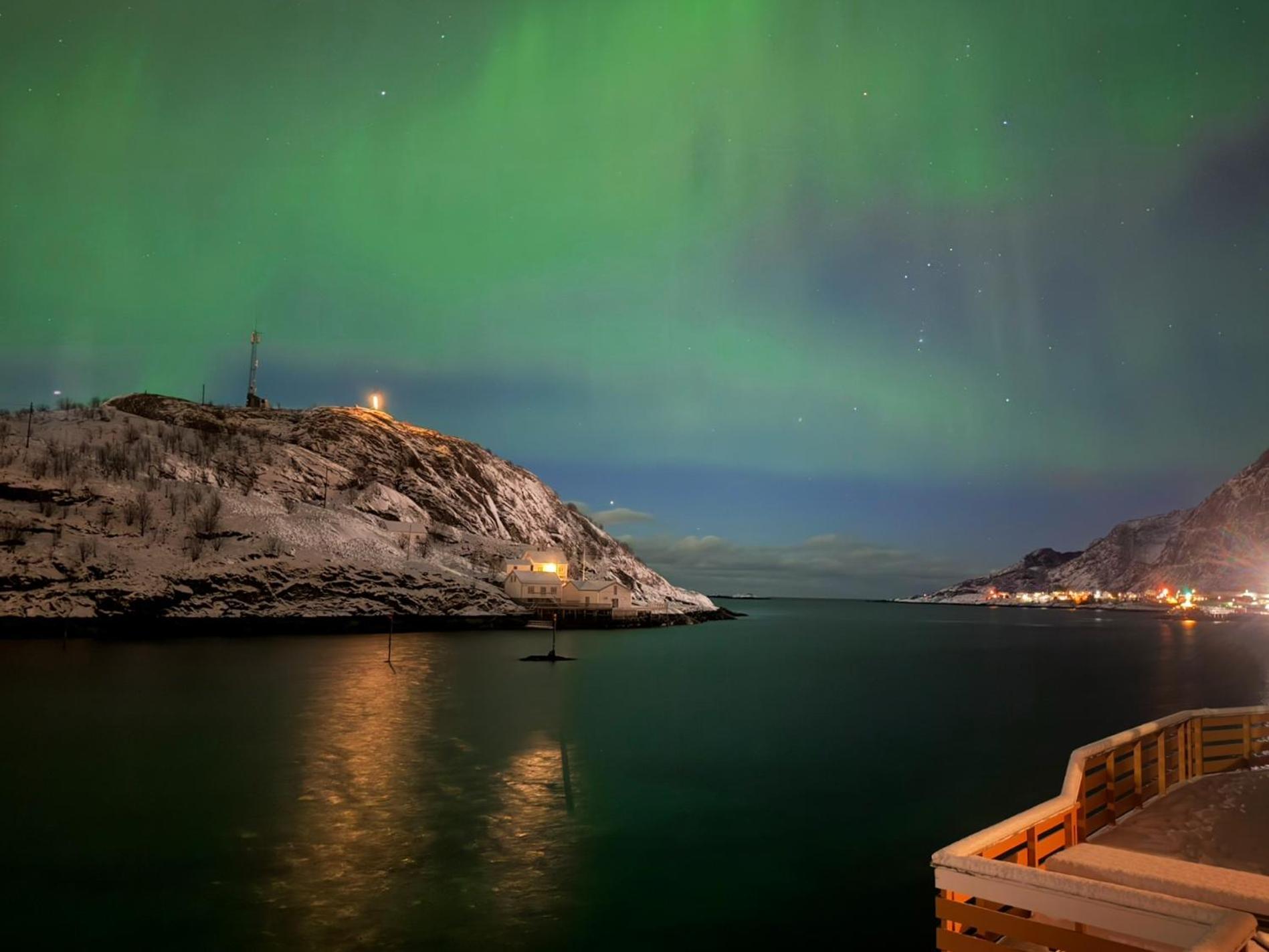Traditional cabin sea view