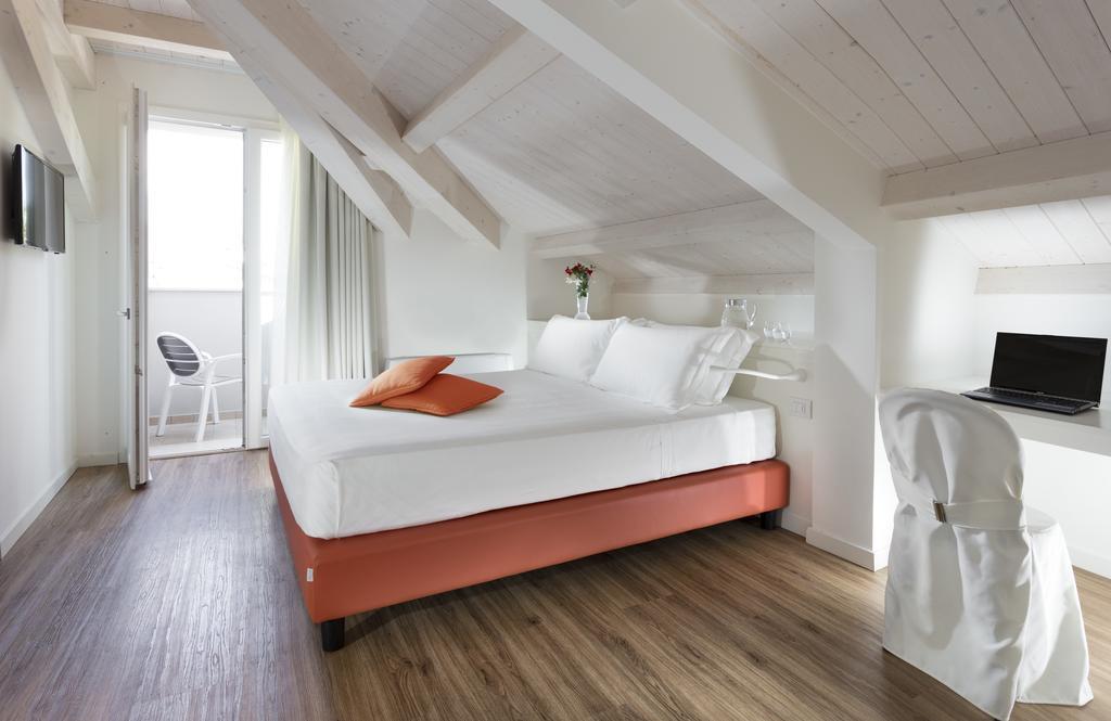 Junior Suite,169959465:JPEG