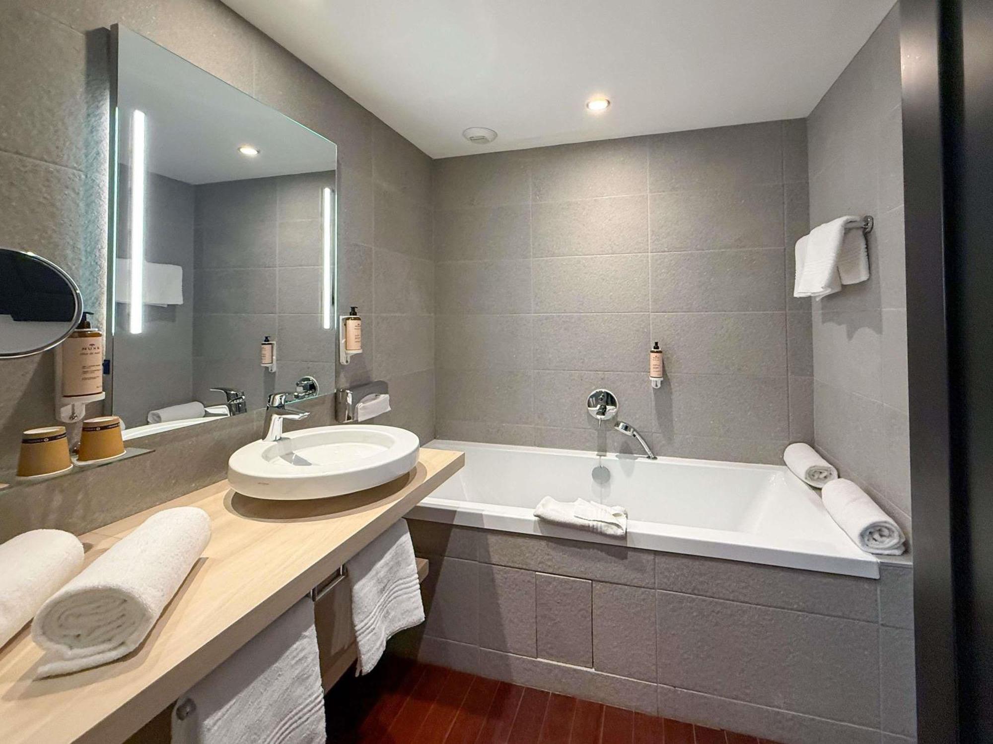 Privilege Suite One Double Bed Lounge Sea View,1704834889:JPEG