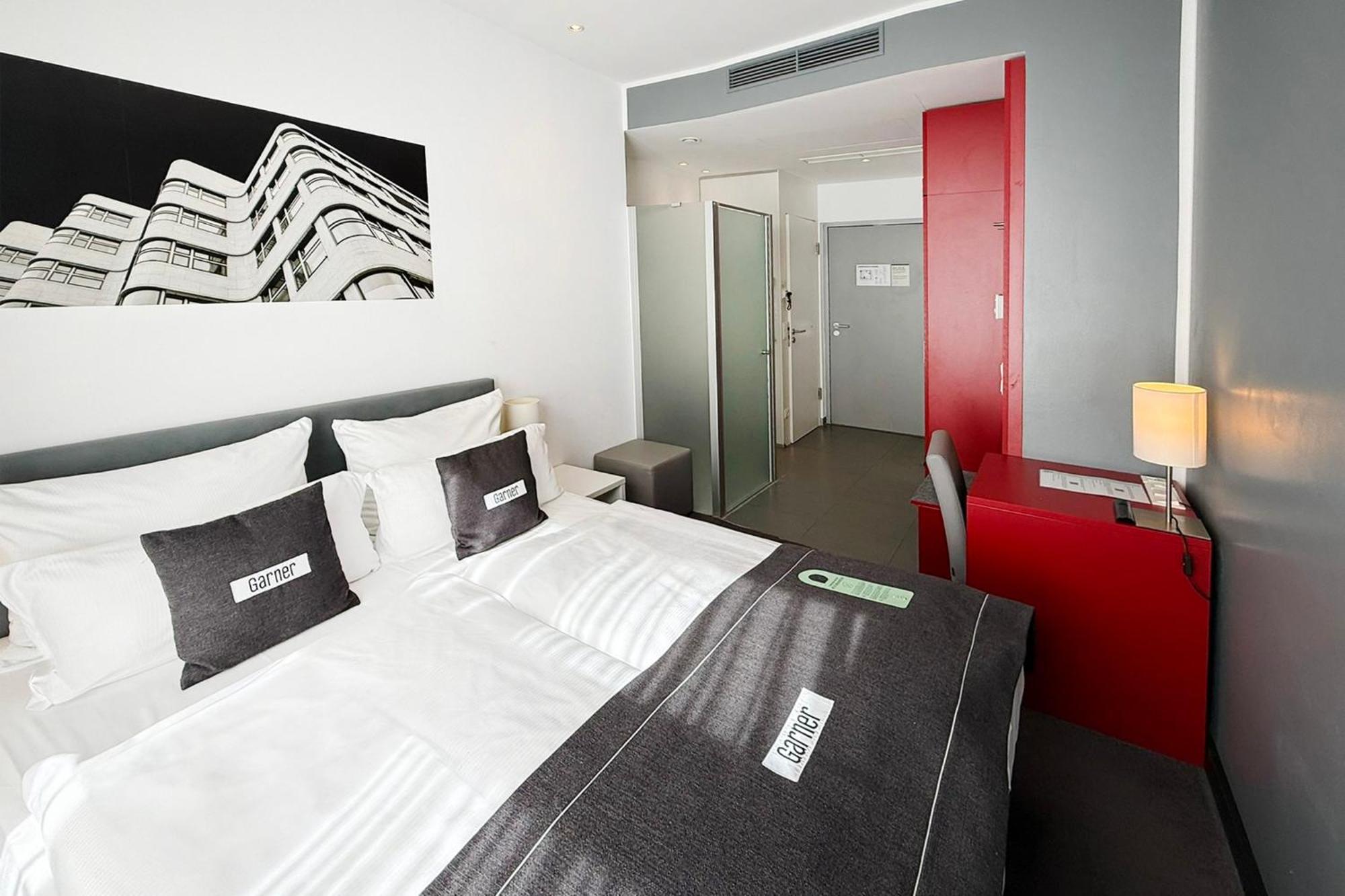 Standard Queen Room