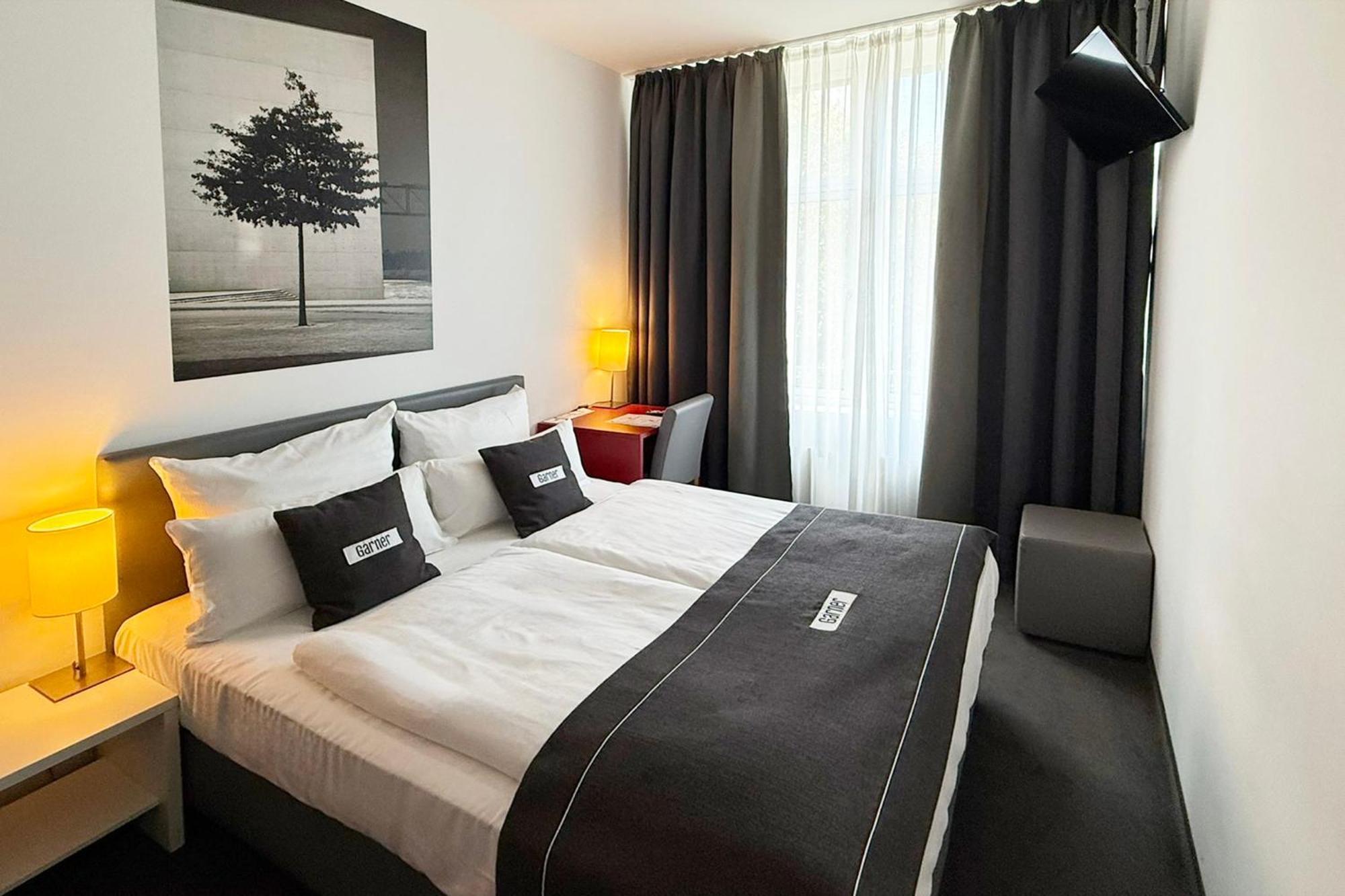 Standard Queen Room