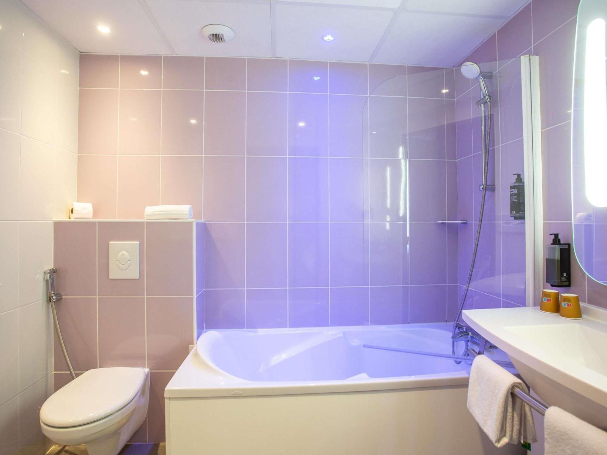Standard Family Suite One Double Bed Twin Beds