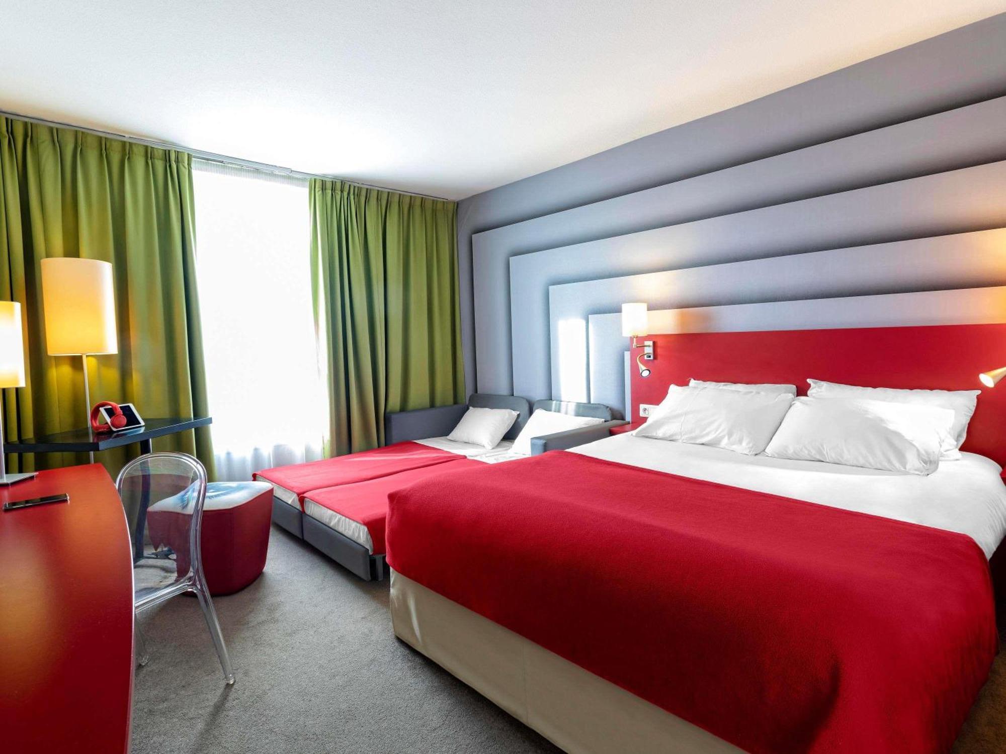 Standard Family Room with 1 double bed and 2 sofa beds,1704902583:JPEG
