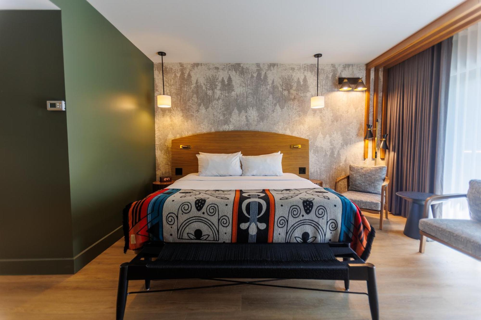 Deluxe King Room