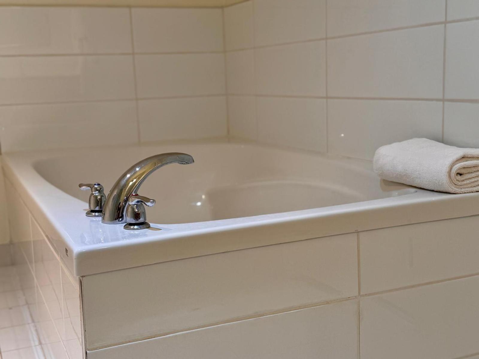 King Suite Spa Bath