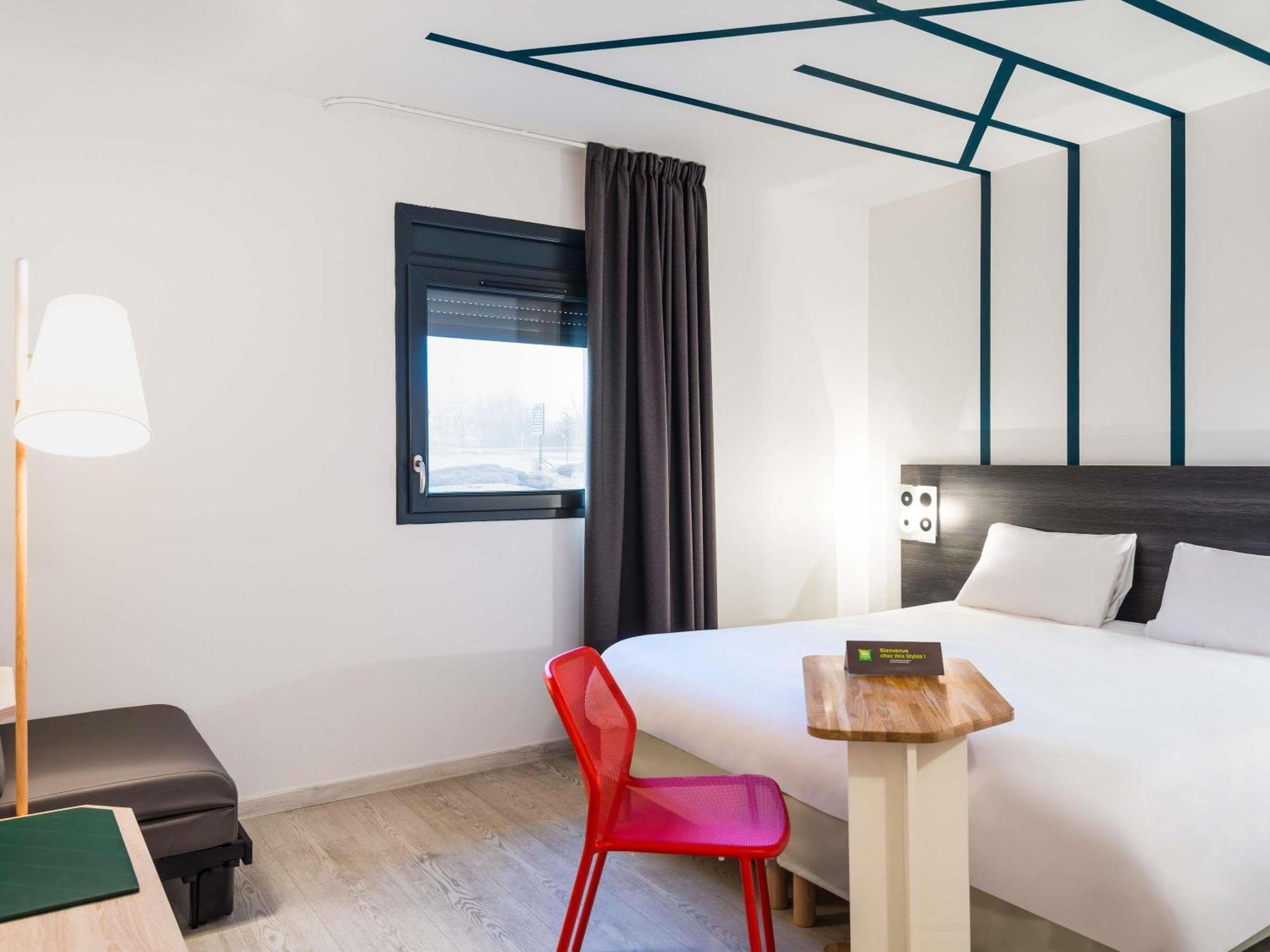 Superior Room with One Double Bed and Sofa Bed