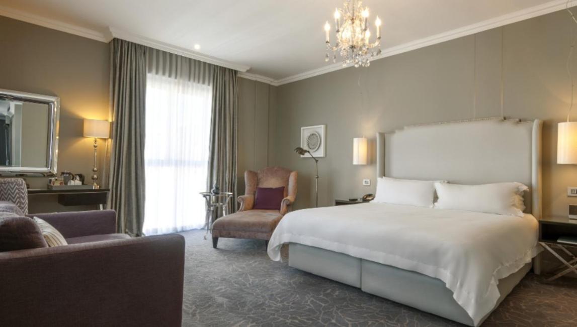 Premium Luxury Room