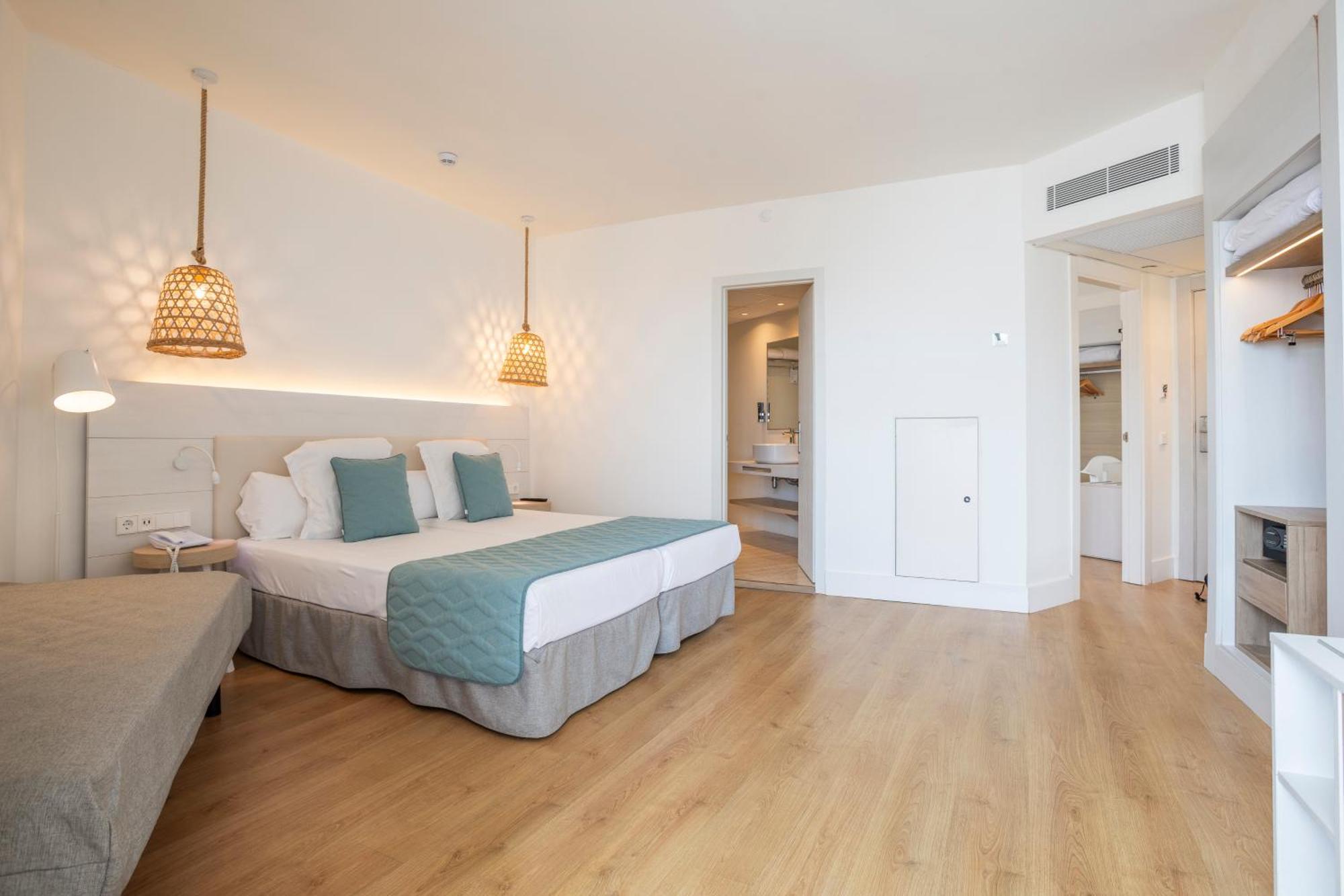 Comfort Quadruple Room,1705610735:JPEG