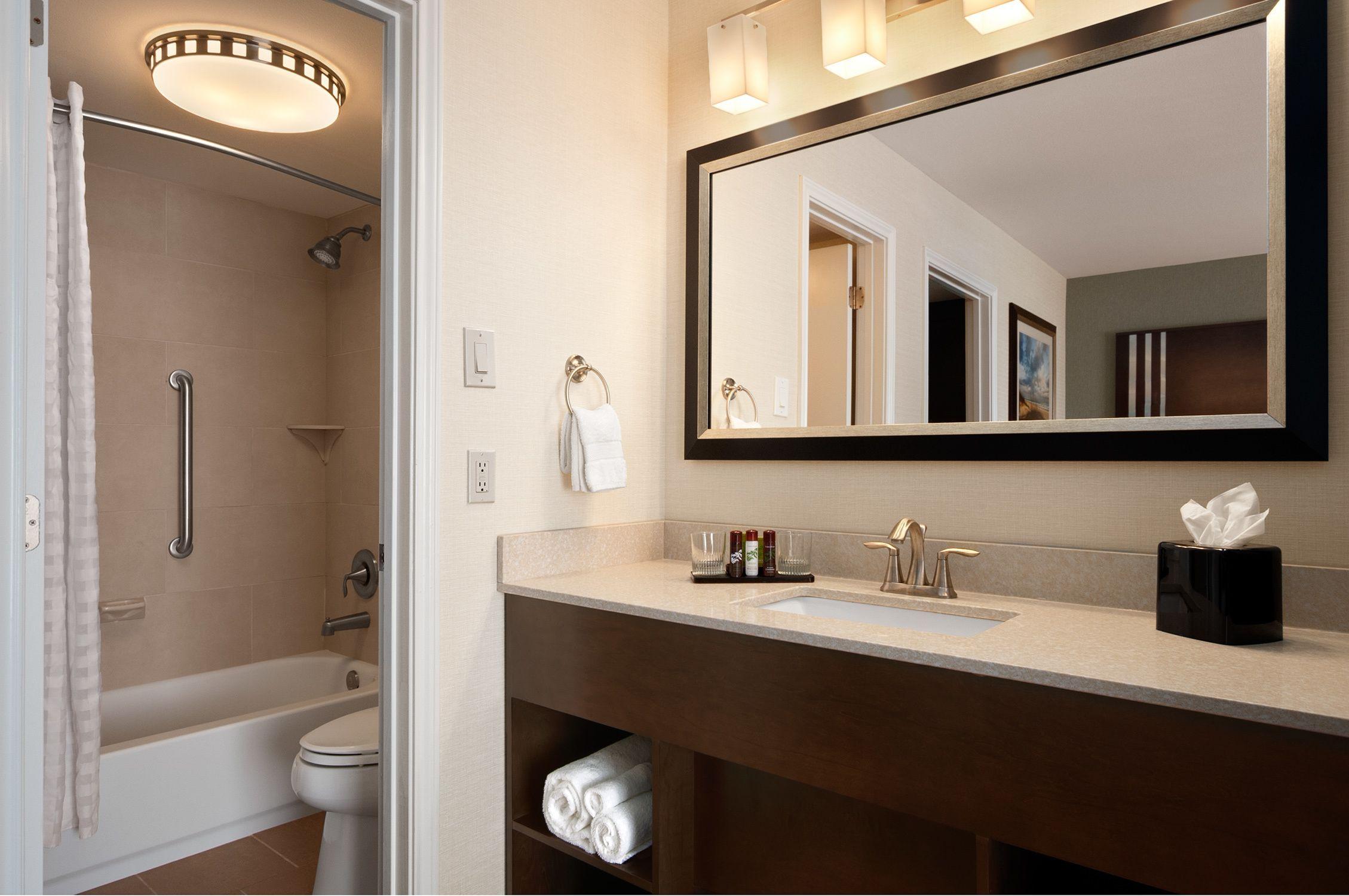 Suite Two Queen Beds Non-Smoking