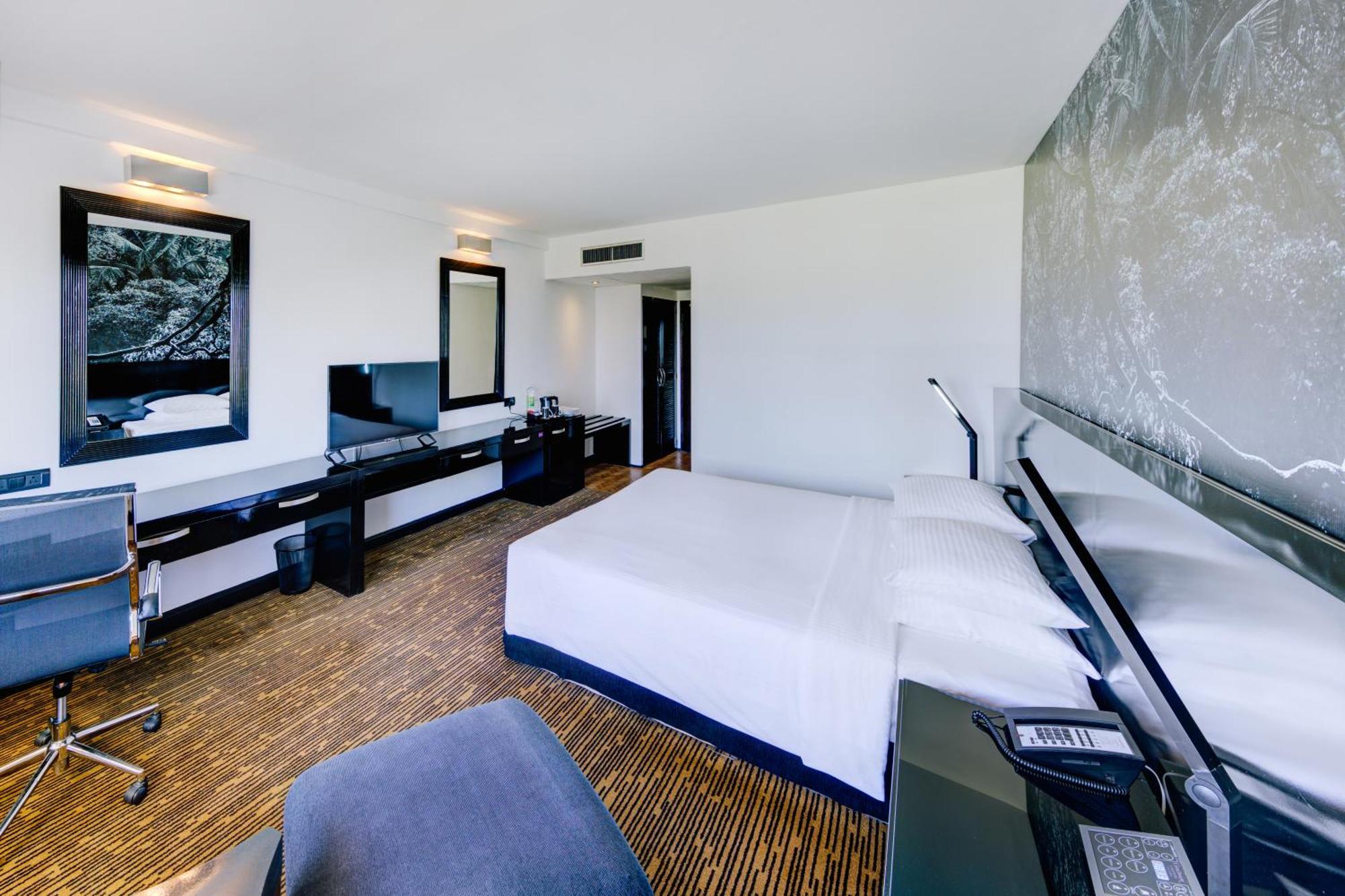 Executive Room Lounge Access