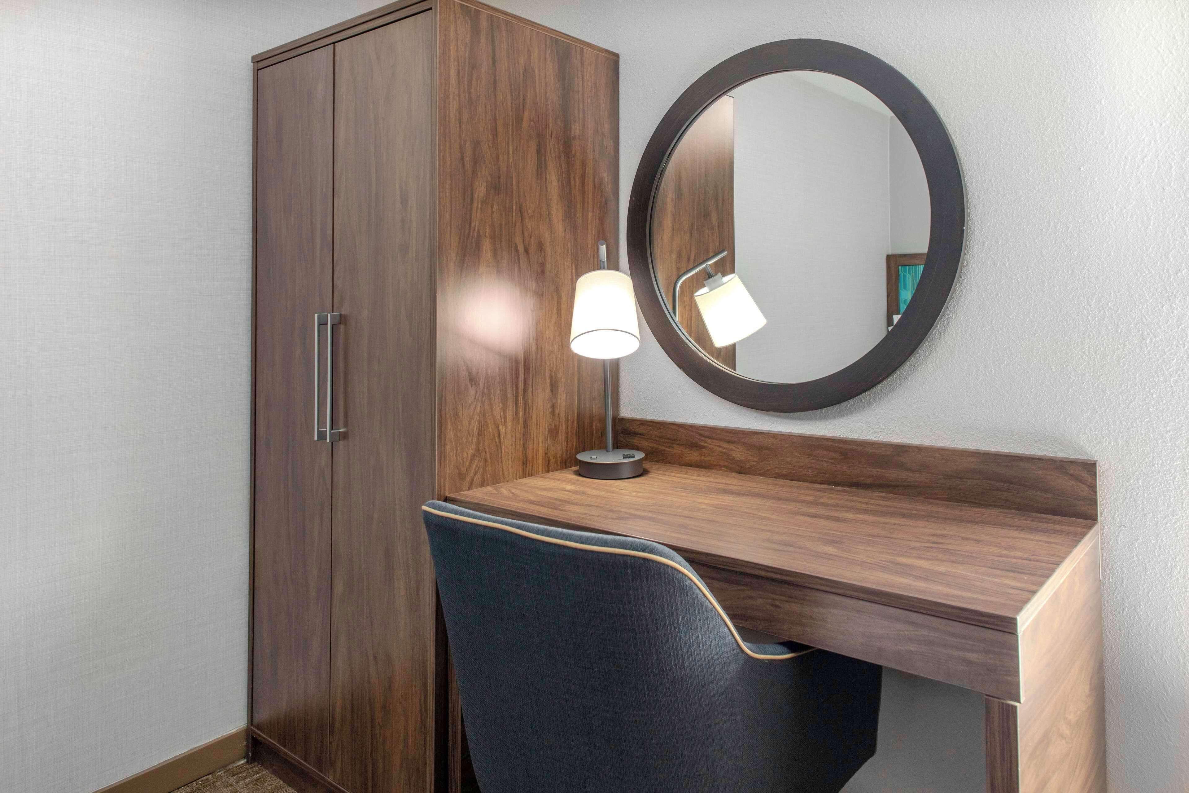 Double Room Mobility or Hearing Access Bathtub