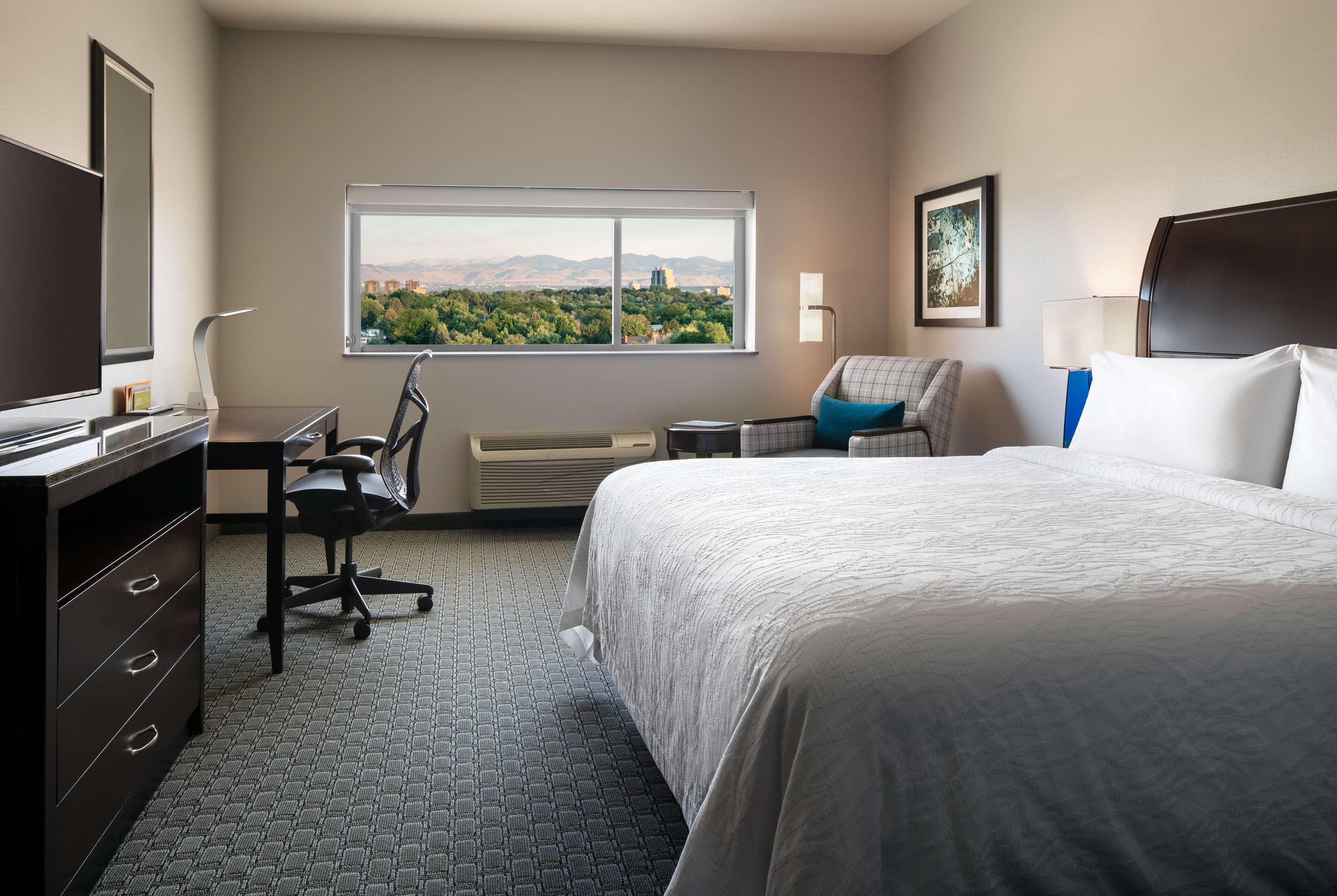 King Room Bath Tub Mobility Access