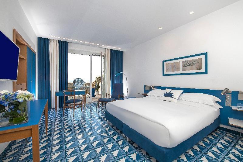 Deluxe Double or Twin Room Sea View