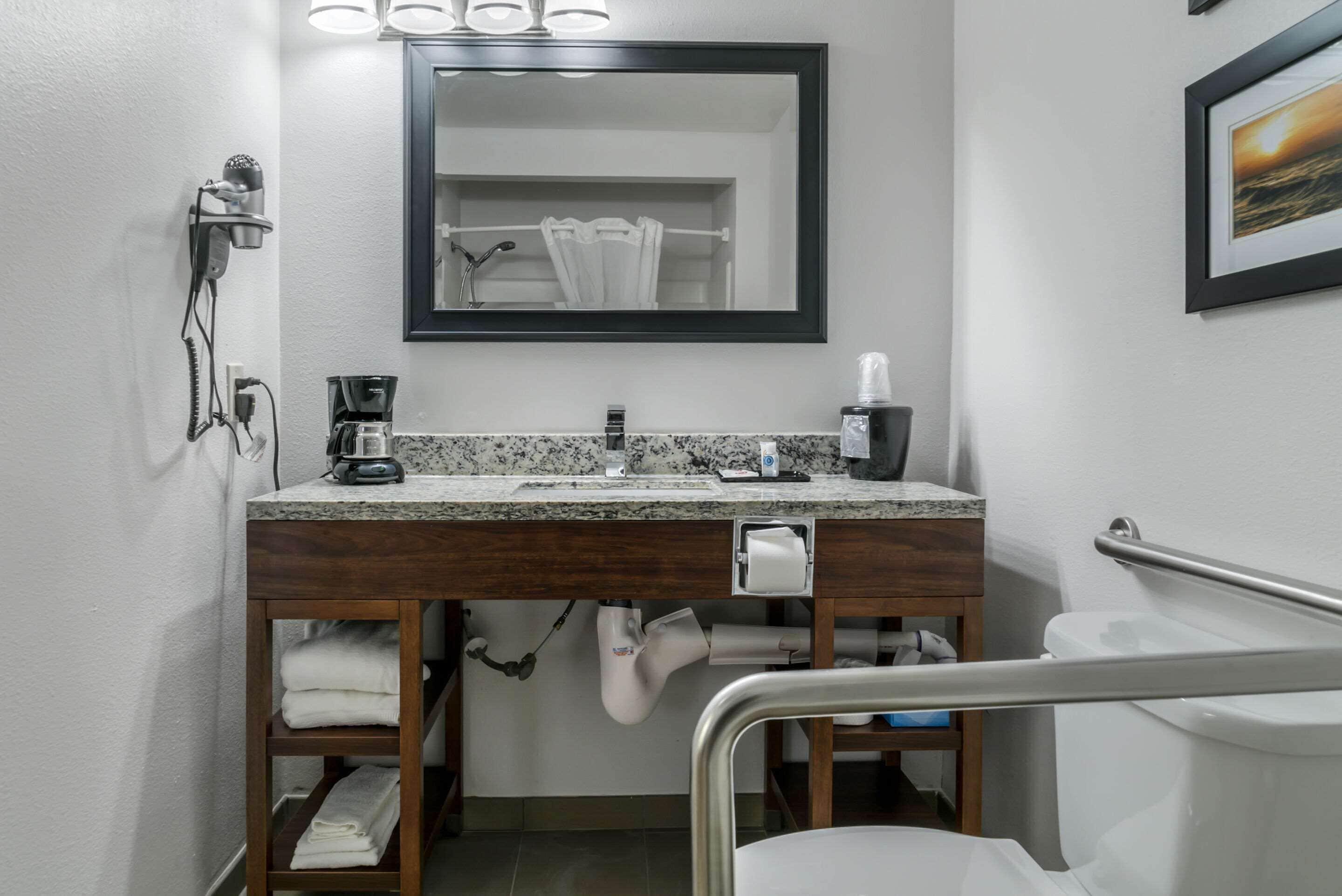 Queen Room Accessible or Nonsmoking