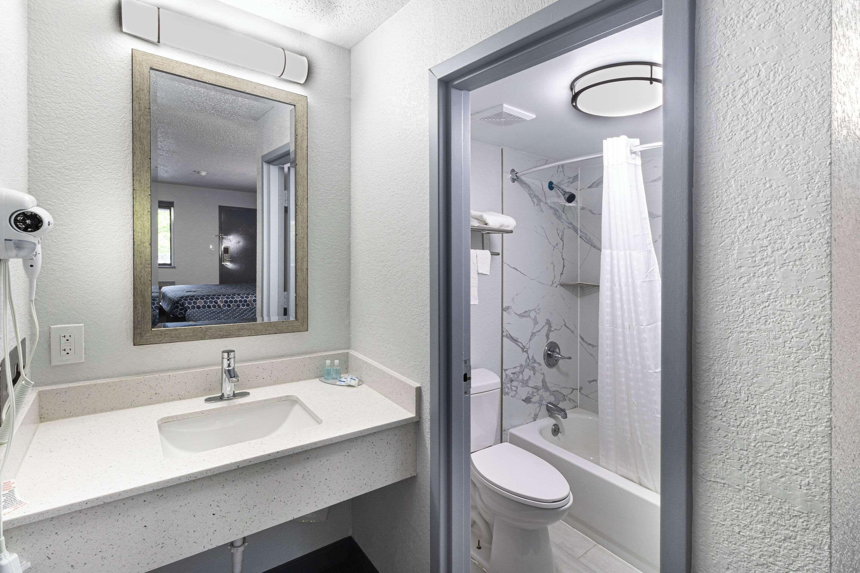 Queen Room - Accessible/Non-Smoking,1705968429:JPEG