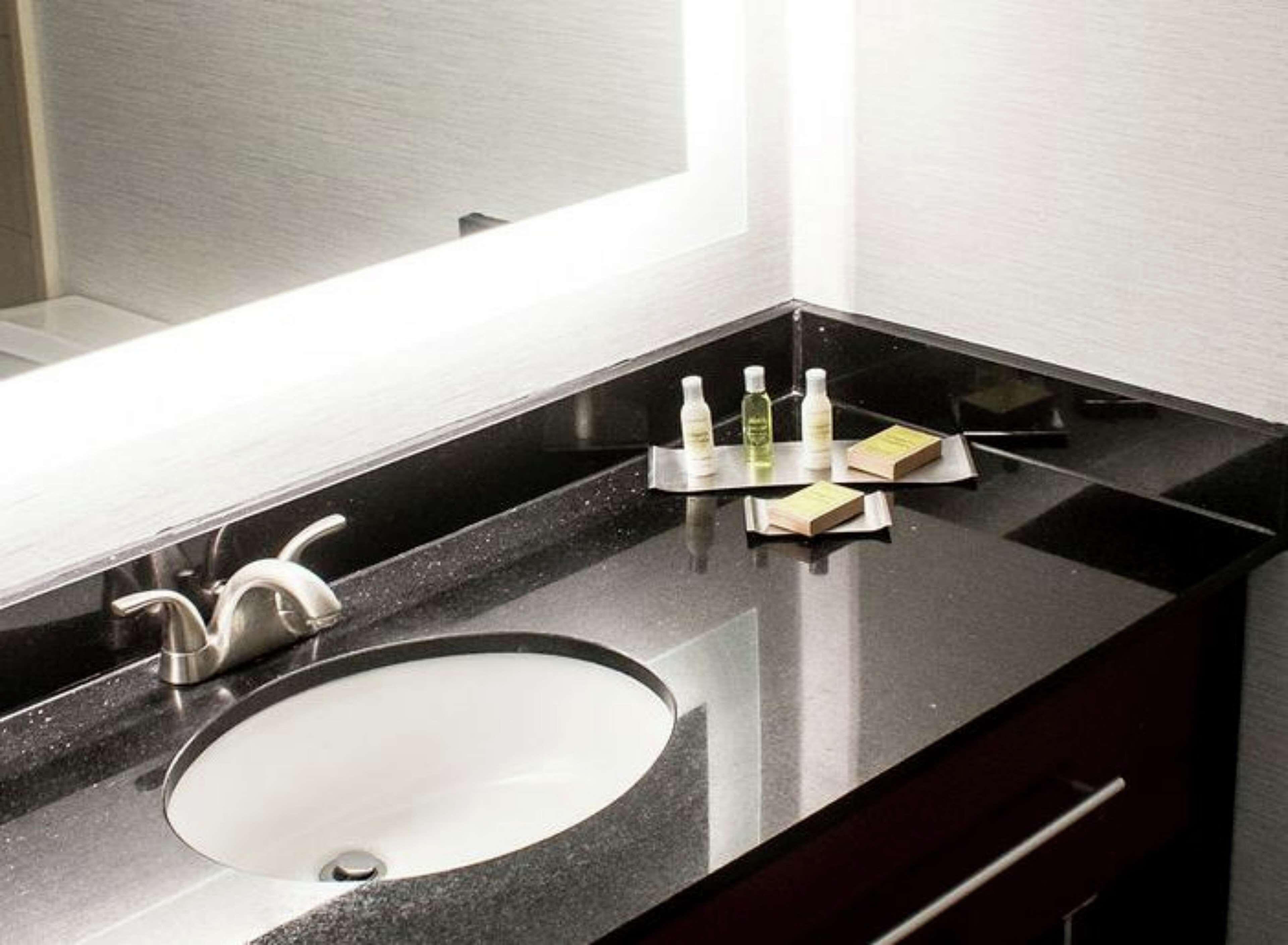 Double Room Bath Tub Disability Access or Non-Smoking