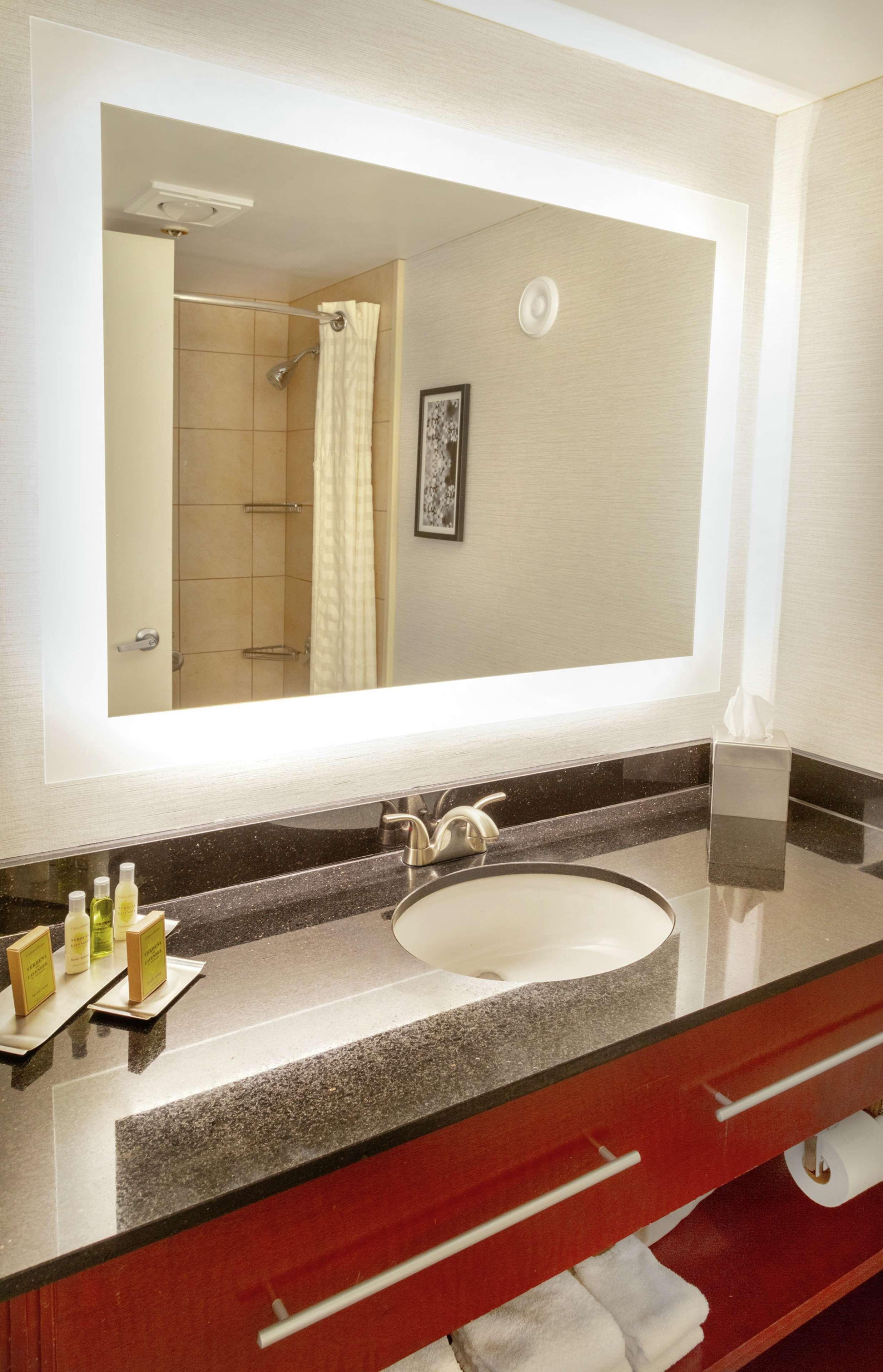 Double Room Bath Tub Disability Access or Non-Smoking