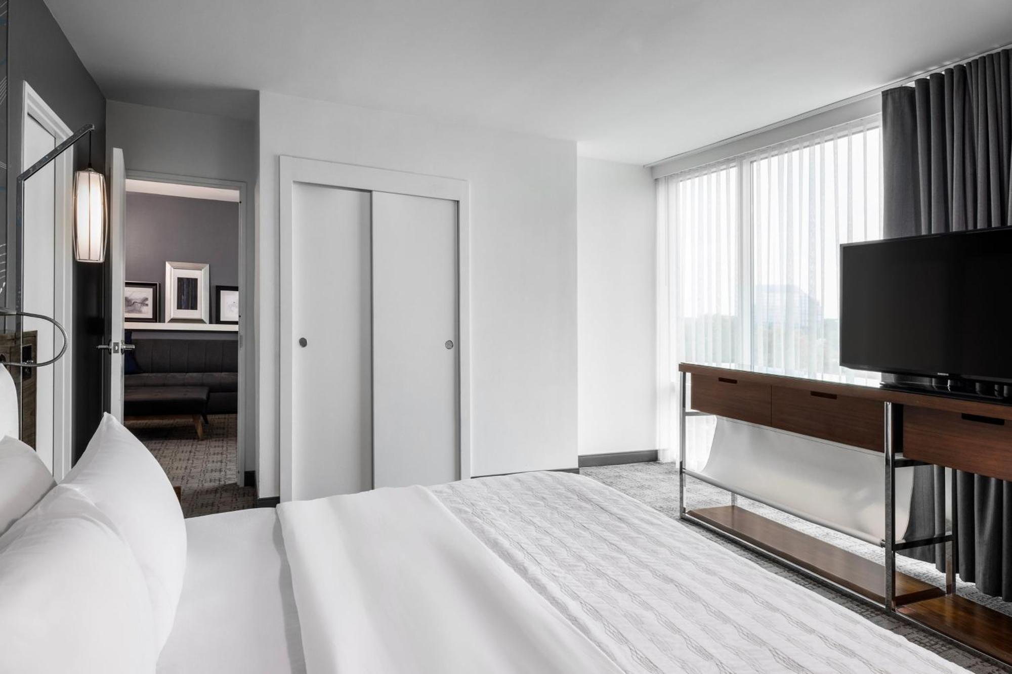 Suite 1 King
