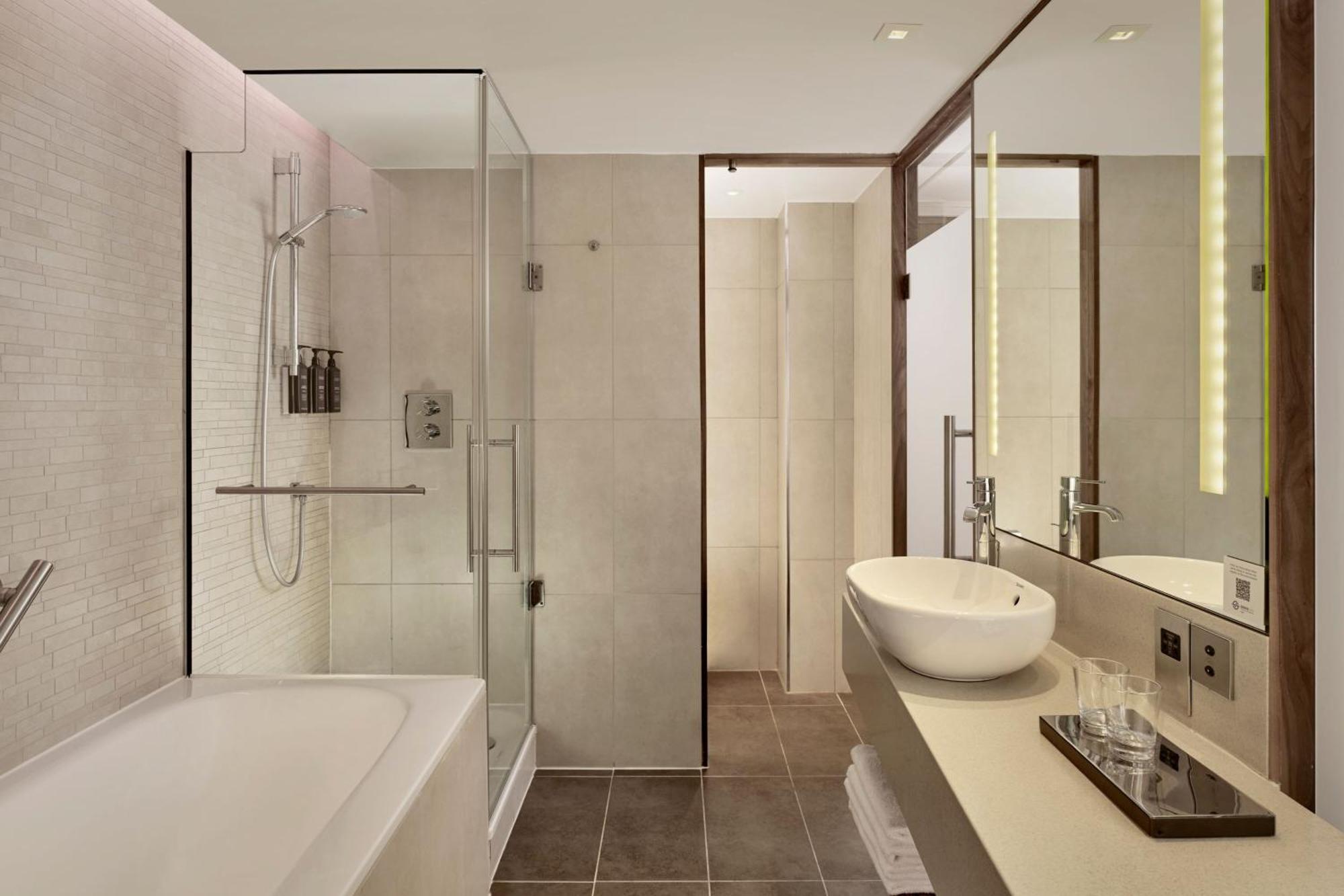 Deluxe Room 1 King